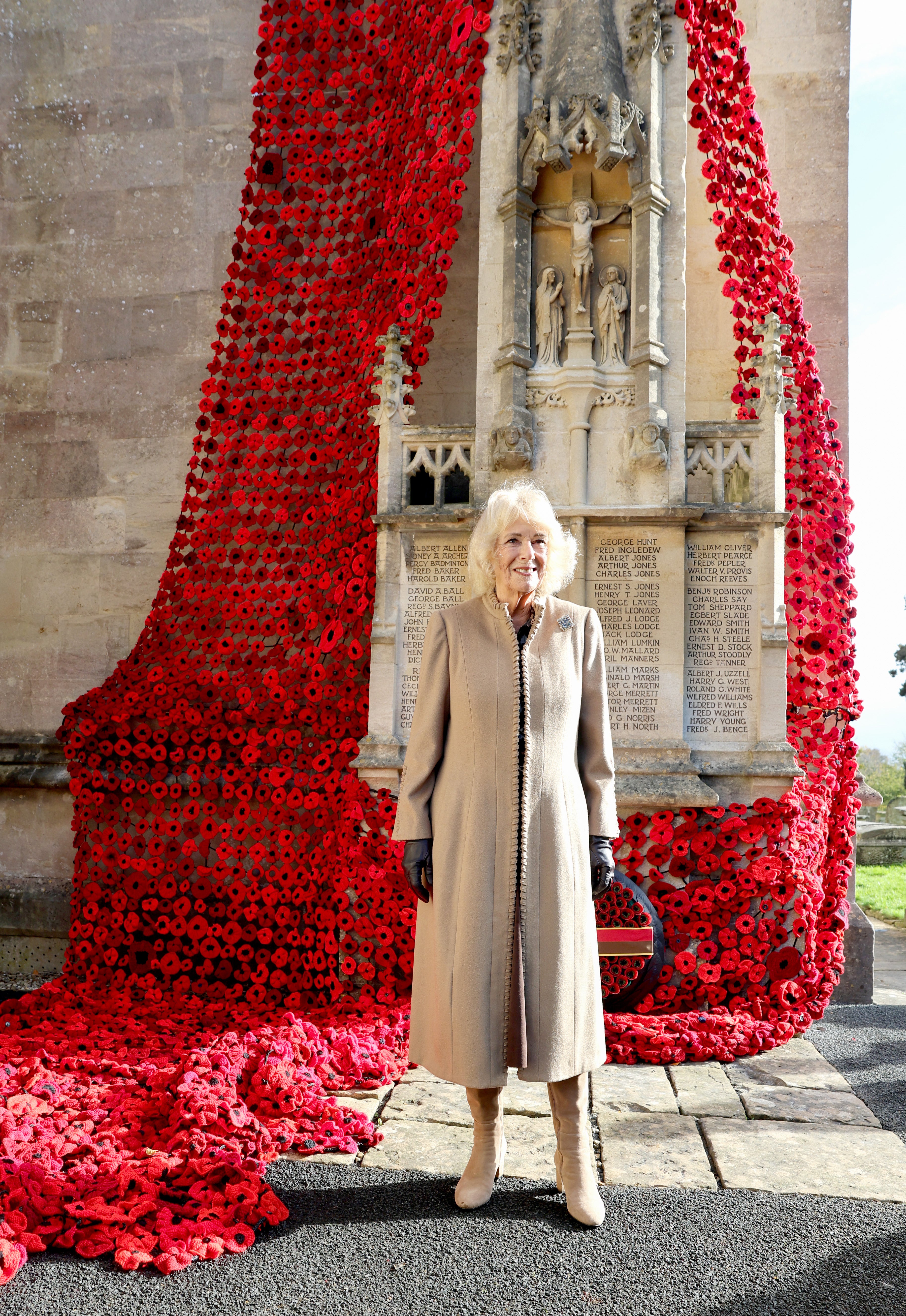 Camilla laid a wreath at the church’s First World War memorial with a note reading: ‘In remembrance, Camilla R.’