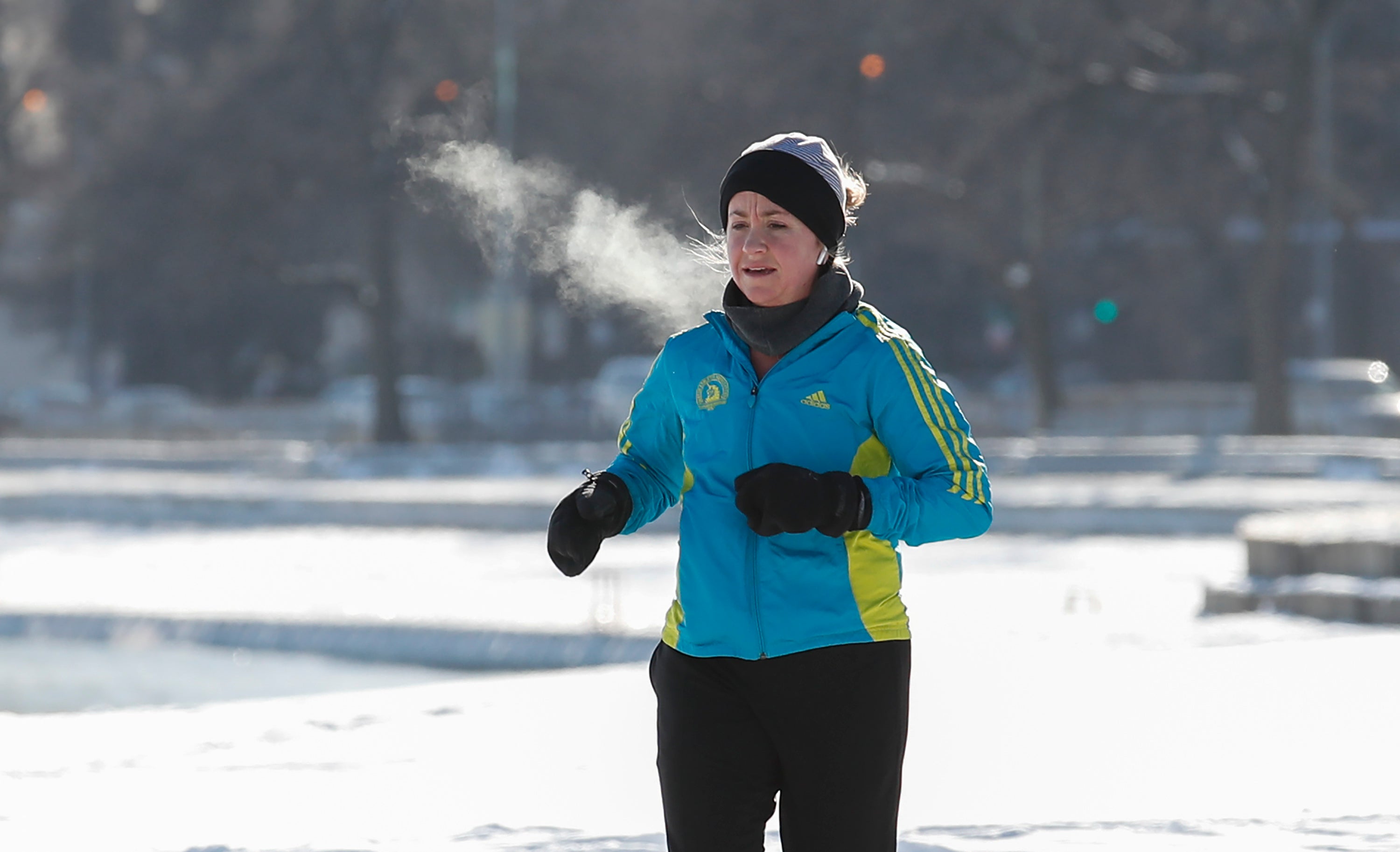 Working out in the cold can strengthen your immune system and give you an energy boost. But is can also raise your blood pressure