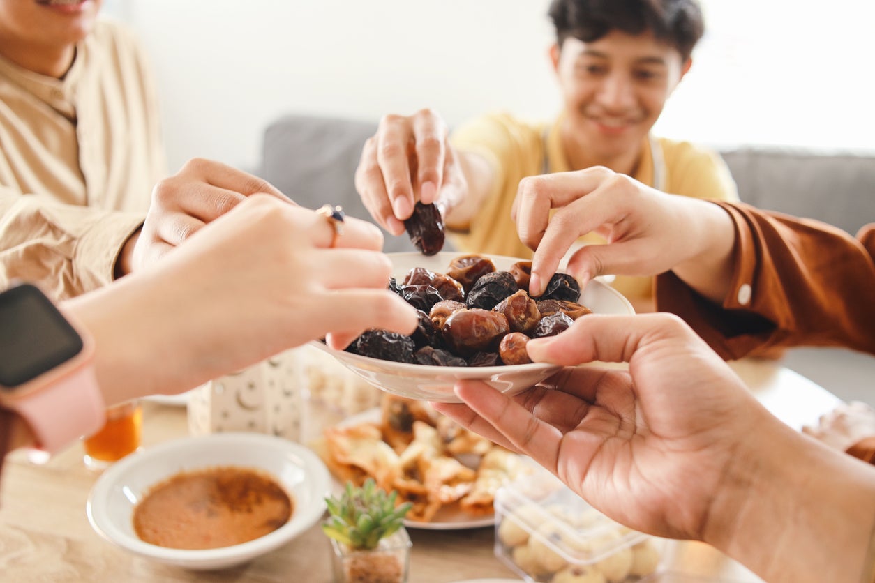 Ovoce může být skvělou náhradou sladkých pochoutek a poskytuje zdravé cukry místo špatných