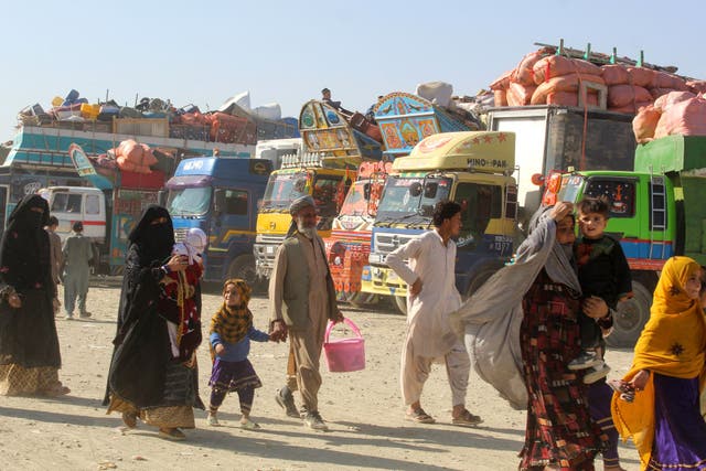 <p>Afghan refugees arrive near the Pakistan-Afghanistan border in Chaman </p>