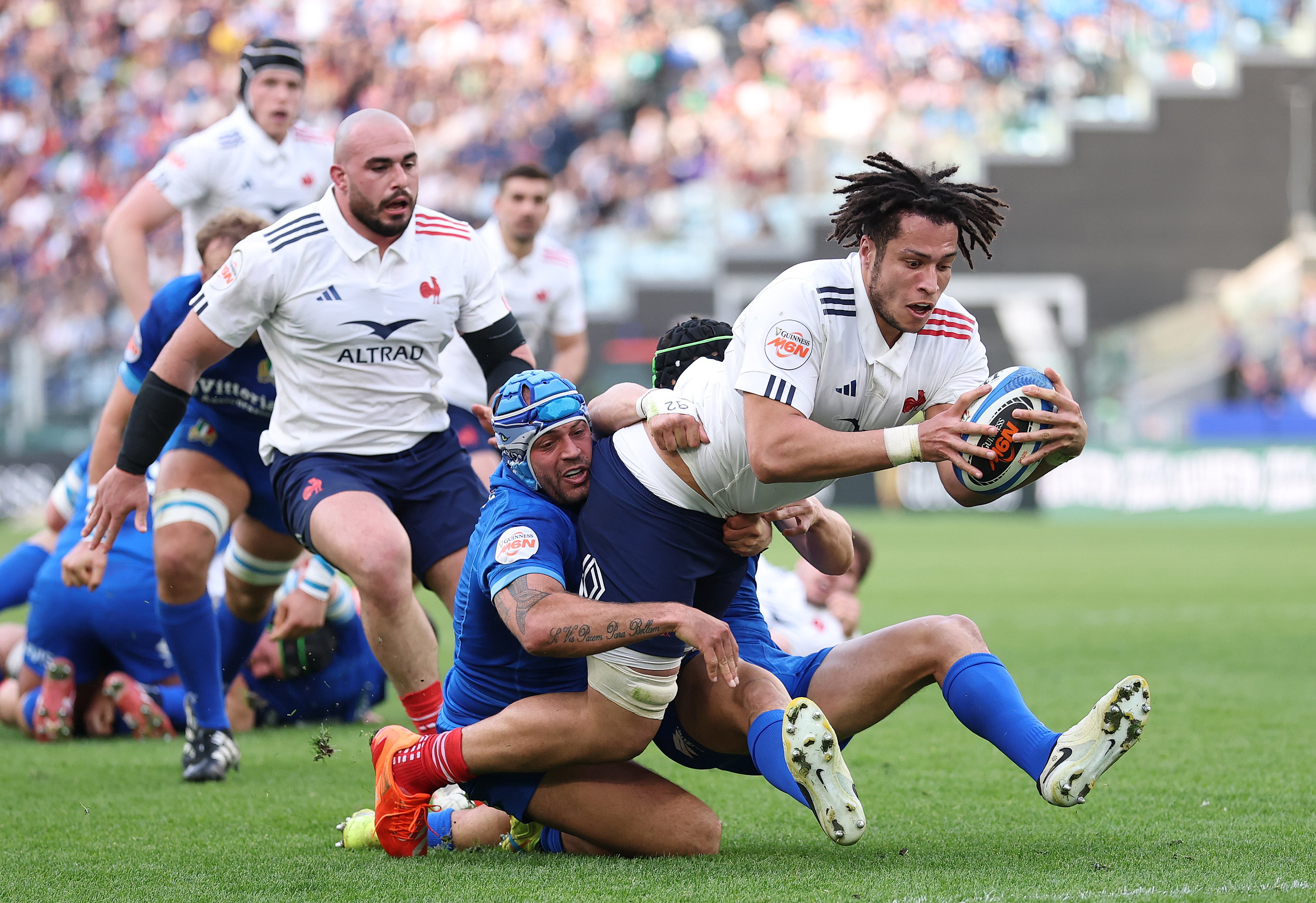 Mickael Guillard is deployed at No 8 by France