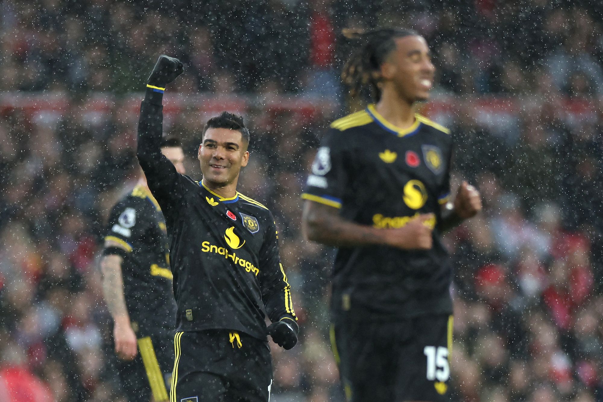 Manchester United’s Brazilian midfielder #18 Casemiro (L) celebrates scoring