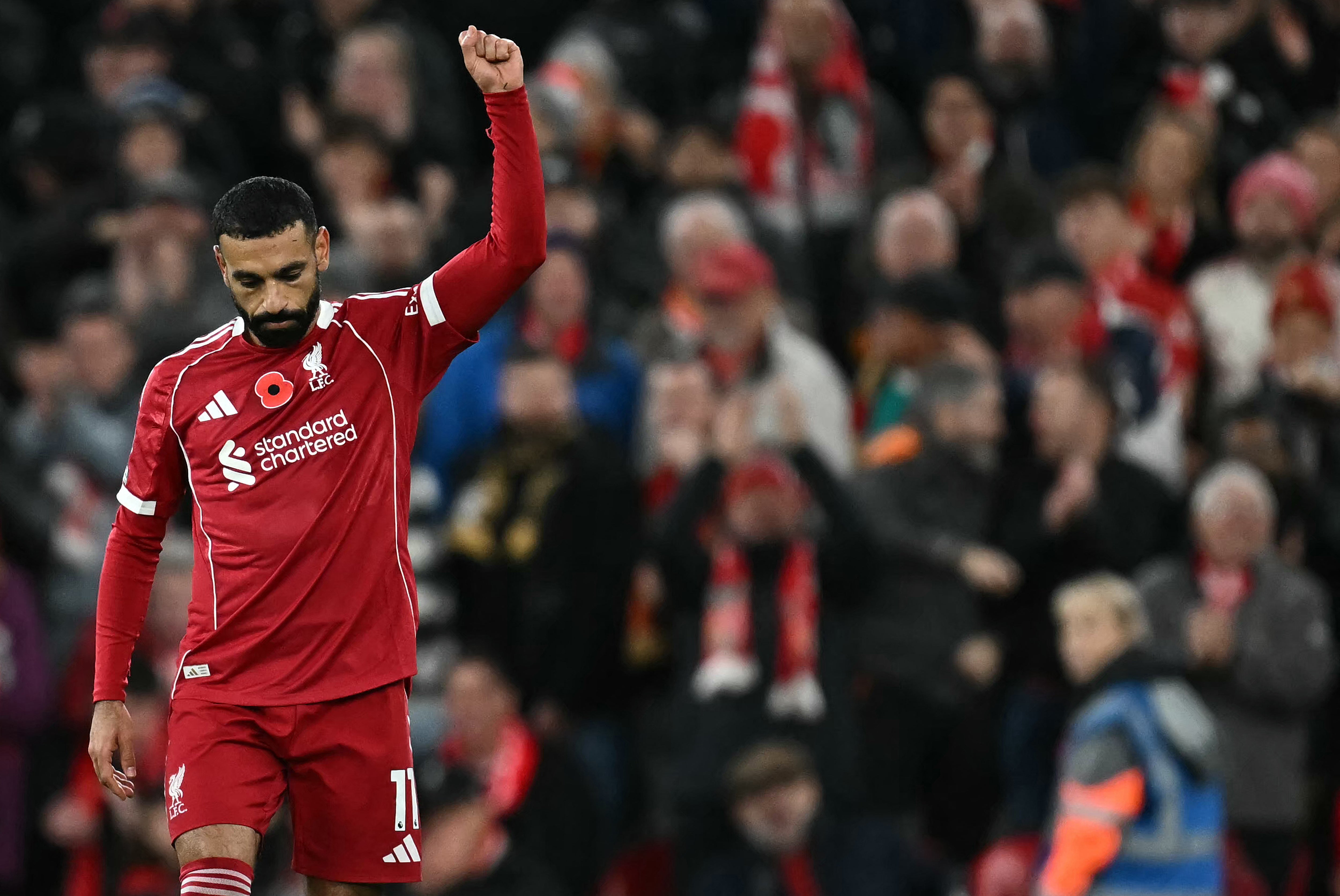 Mohamed Salah slaví po vstřelení gólu v úvodním zápase Liverpoolu