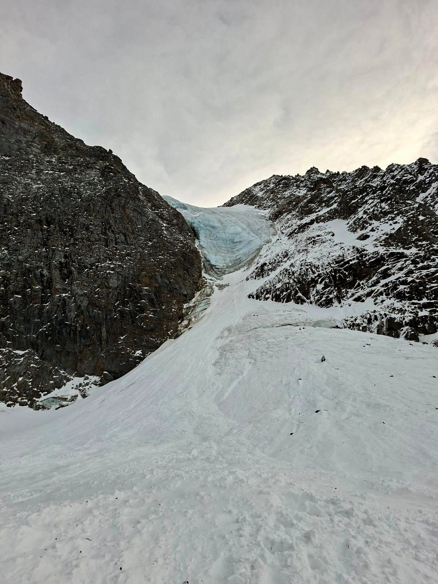 The site of the avalanche where five German mountaineers have been killed