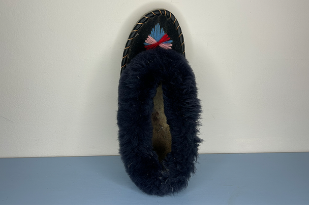 best slippers Indybest review Onaie aubergine sheepskin moccasin slippers