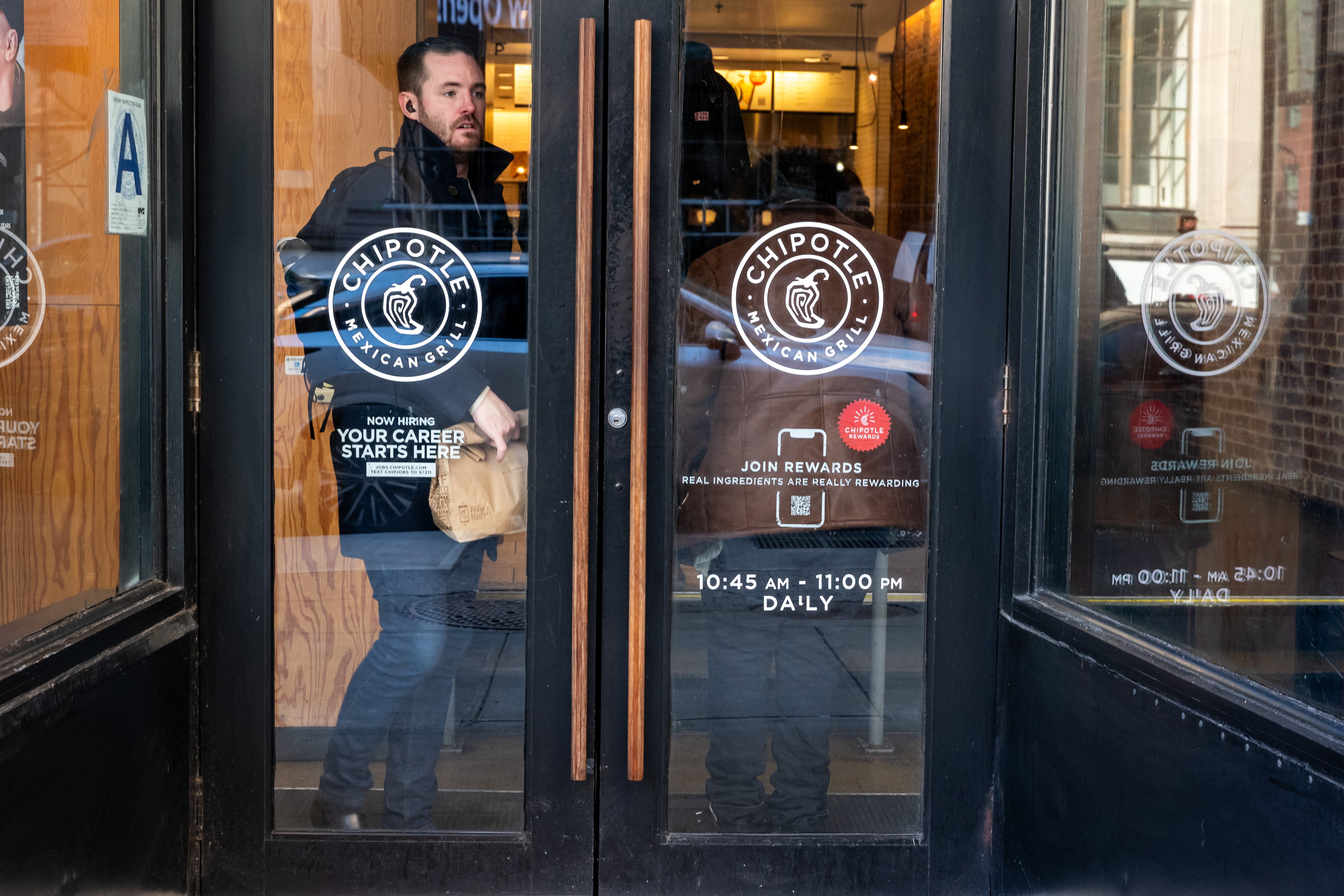 Fast casual chain Chipotle has seen decreased customer traffic over the past three months, as many young customers opt to make their own food at home