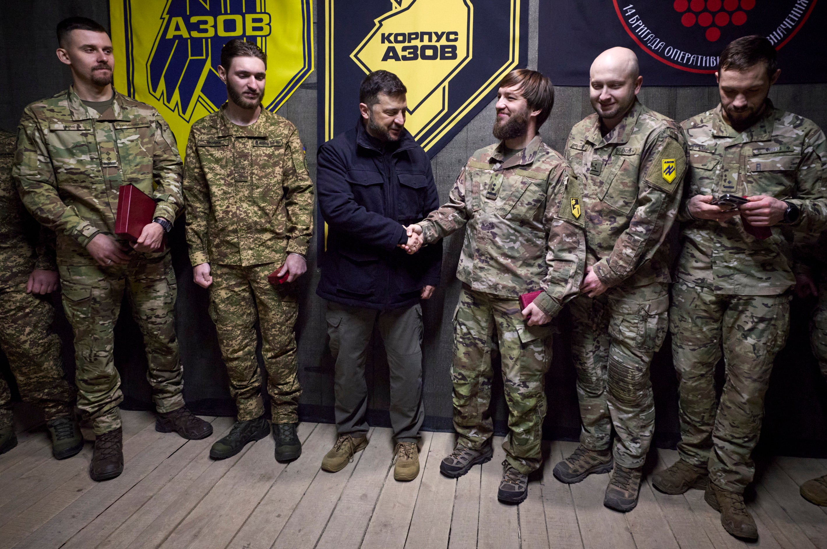 Volodymyr Zelensky meets servicemen during his visit to the frontline in the Donetsk region, eastern Ukraine, 04 November 2025