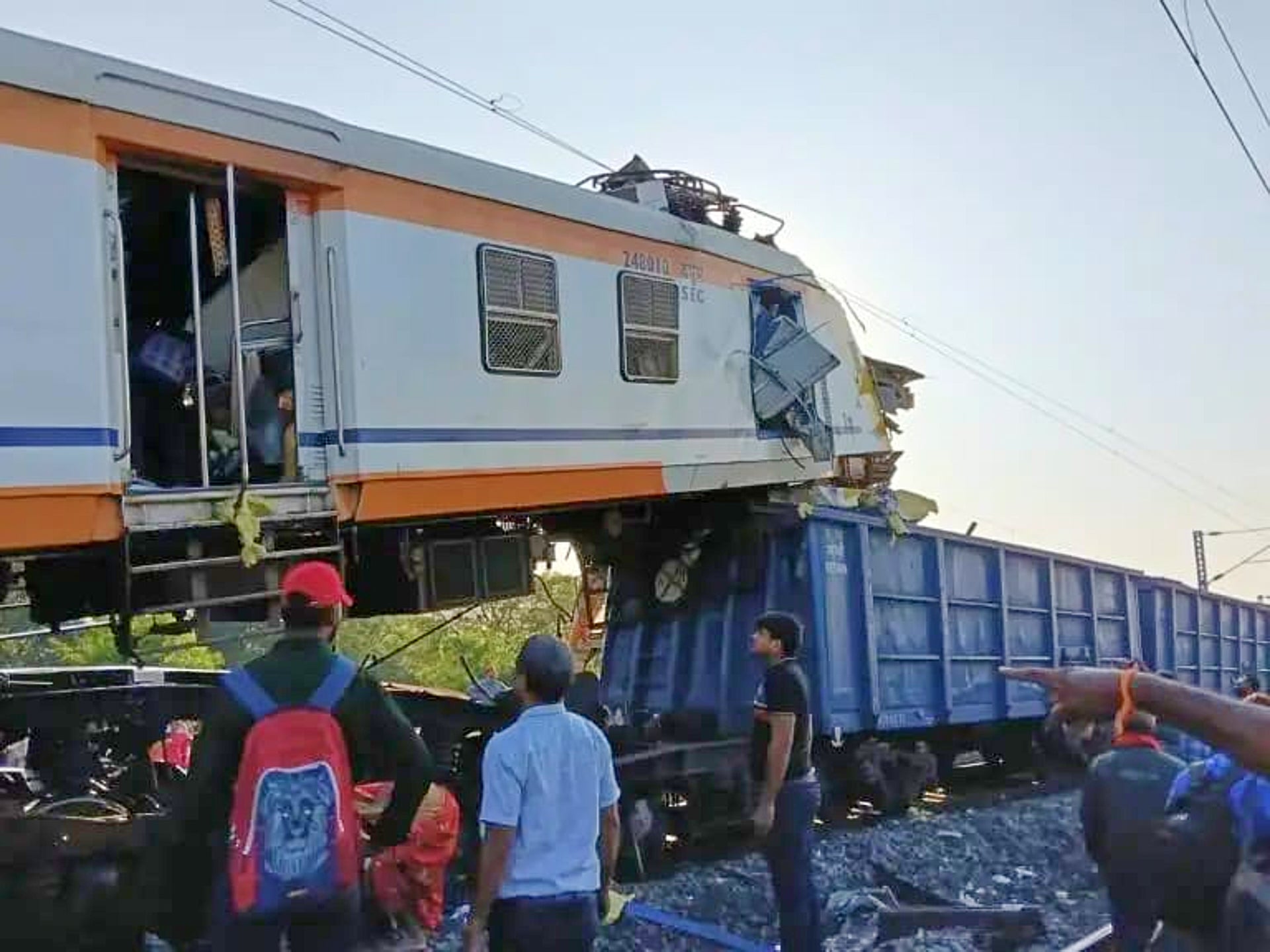 <p>Rescuers work at the site of the train crash in Chhattisgarh, India, on 4 November 2025</p>