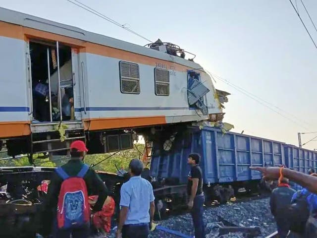 <p>Rescuers work at the site of the train crash in Chhattisgarh, India, on 4 November 2025</p>
