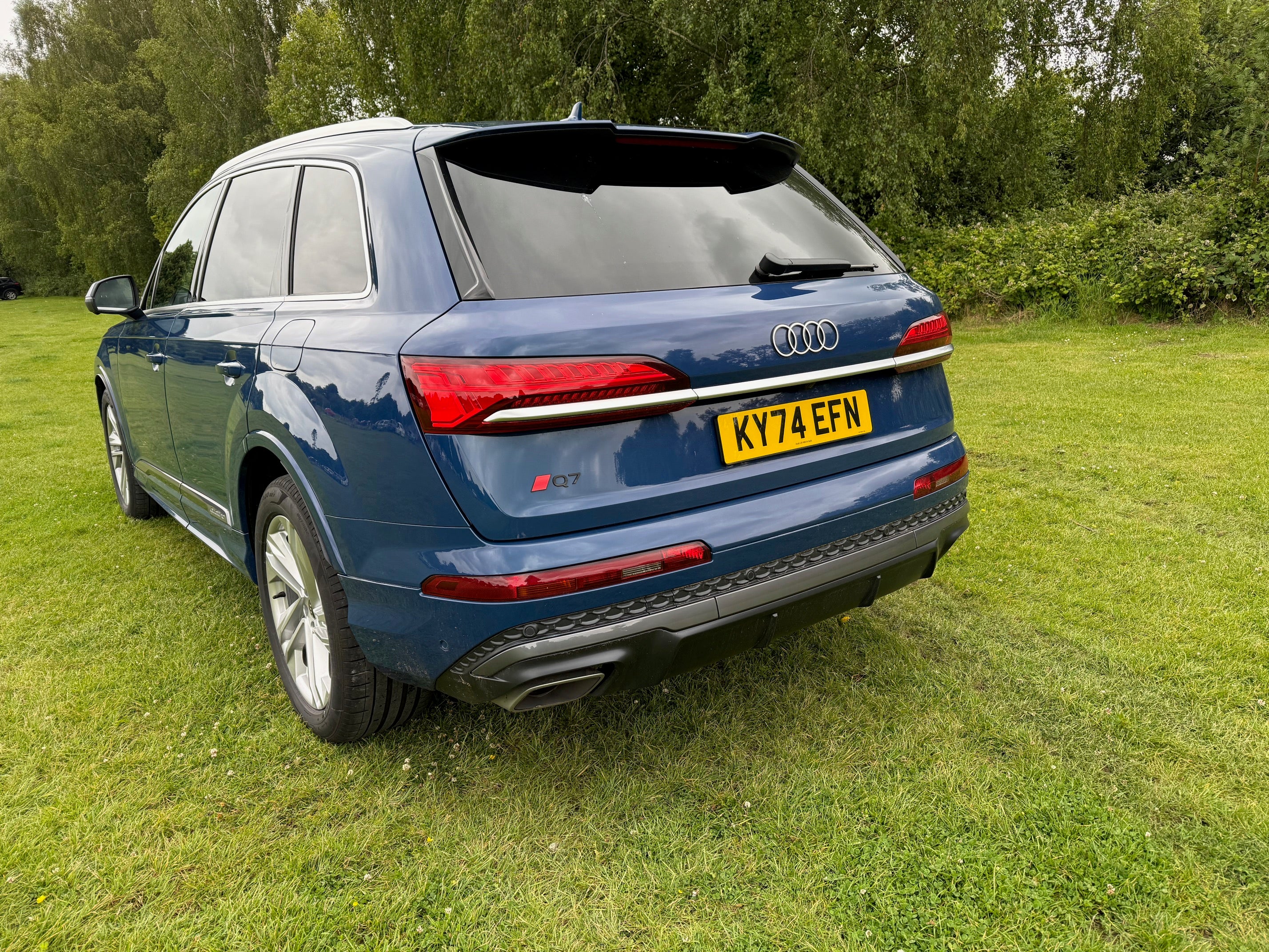 You get ample storage space with this boot