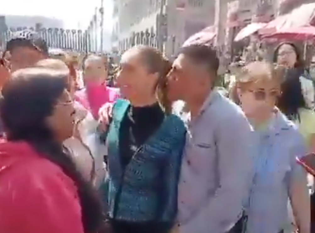 Mexican president groped during a walkout