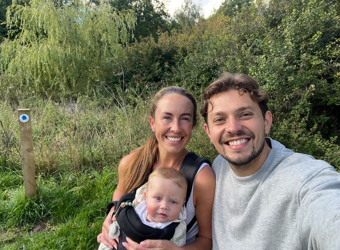 Tom Noble, Faith Richmond a jejich dítě Ezra