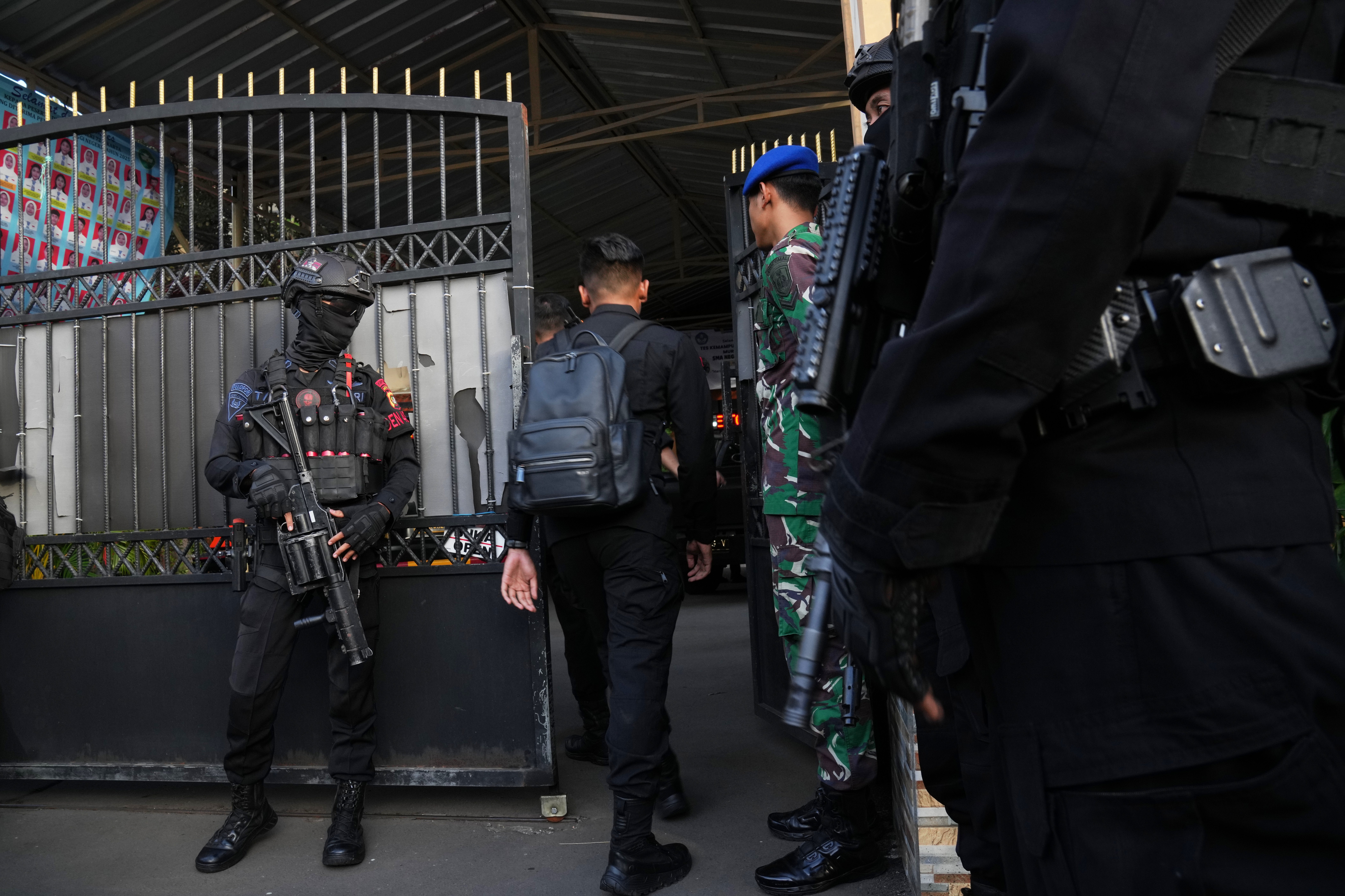<p>Police officers stand guard at the gate of a school where explosions reportedly occurred, in Jakarta, Indonesia, Friday, Nov. 7, 2025. (AP Photo/Dita Alangkara)</p>