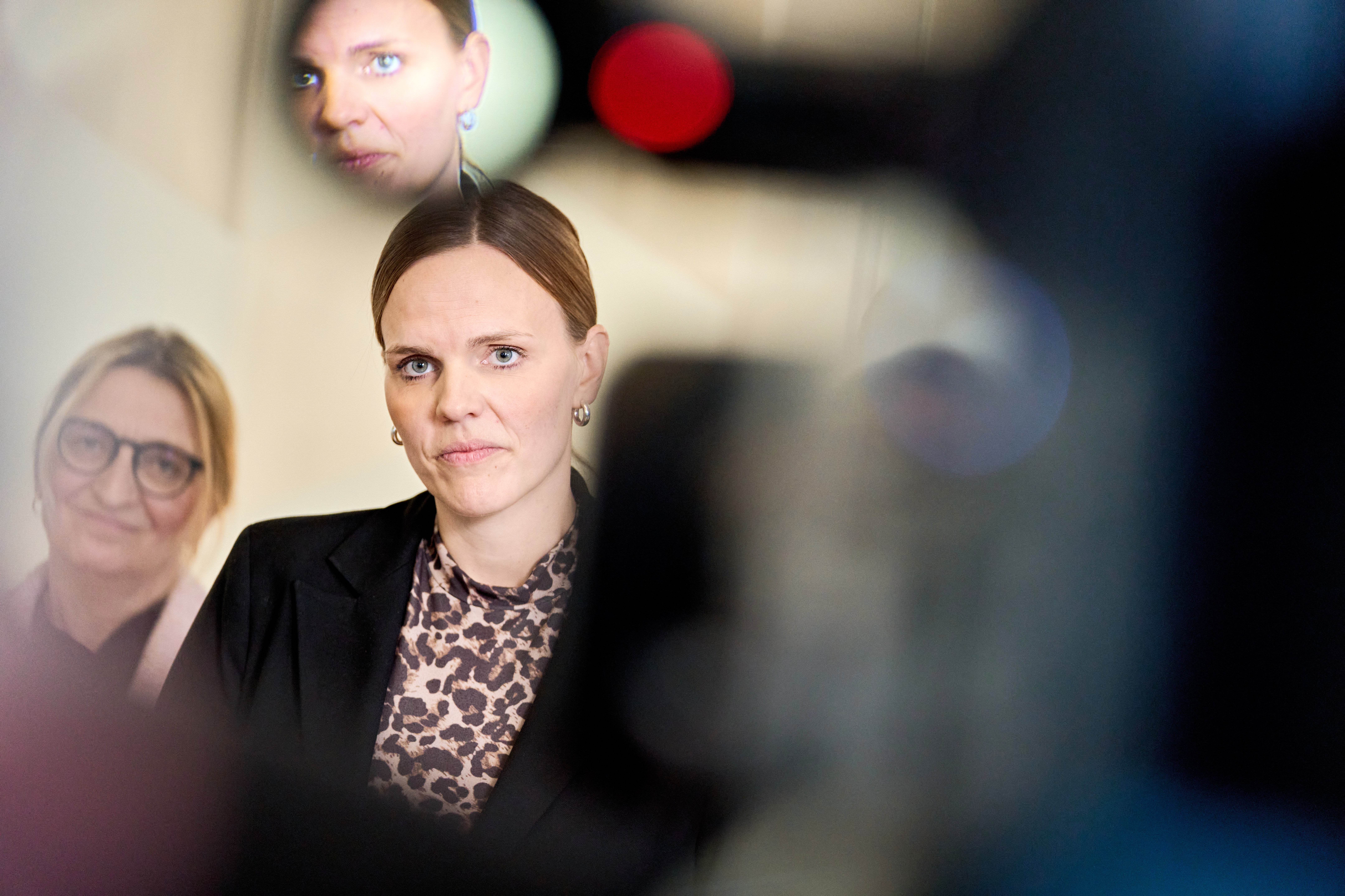 Caroline Stage, Menteri Urusan Digital Denmark, mengatakan 94 persen anak-anak Denmark di bawah usia 13 tahun memiliki profil di setidaknya satu platform media sosial, dan lebih dari separuh anak-anak di bawah 10 tahun memiliki profil.