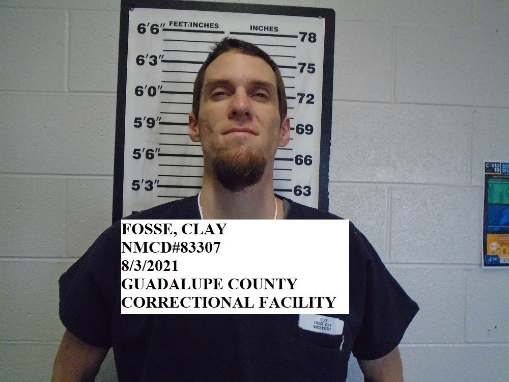 Clay Fosse (37) optužen je za ubojstvo drugog stupnja u vezi sa smrću Thomasa Hessa 2015. godine, koji je pronađen mrtav na Valentinovo u svom stanu u Seattleu