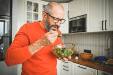 What foods nutrition experts really eat to stop chronic illness in old age (and always avoid)