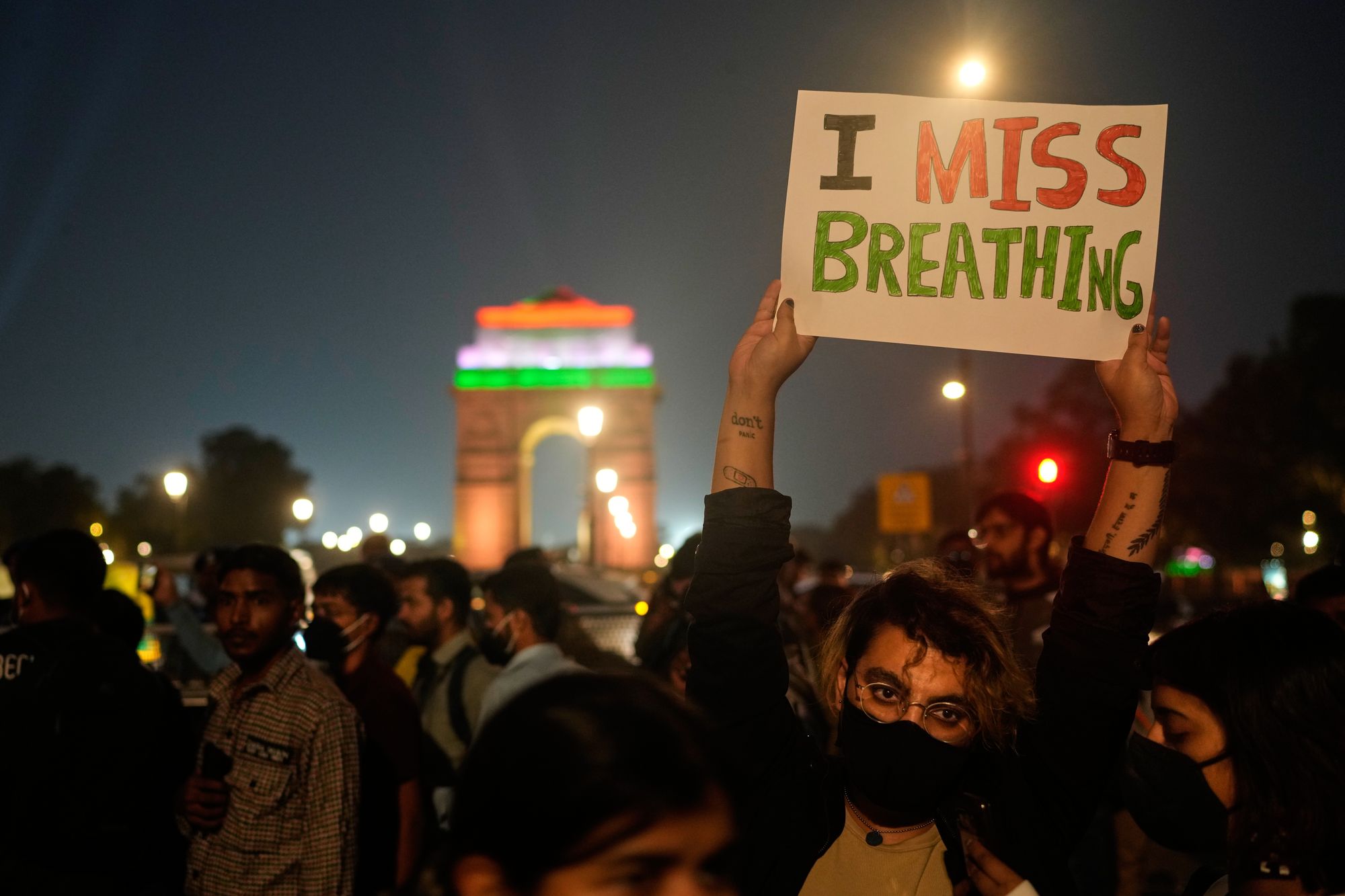 <p>A person holds a banner during citizens protest against what they called the government's lack of action to combat air pollution in the capital city New Delhi, India, Sunday, Nov. 9, 2025. (AP Photo/Manish Swarup)</p>