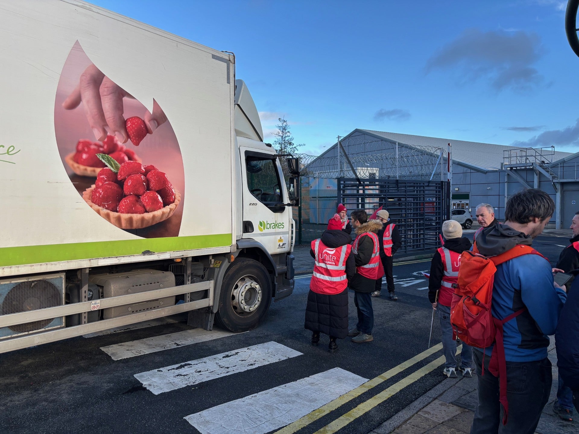 Striking Leonardo workers were also asking delivery vehicles not to cross the picket line, and many elected to turn around rather than do so