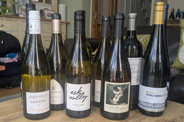 <p>White wine is produced throughout the world but what should we be looking for?</p>