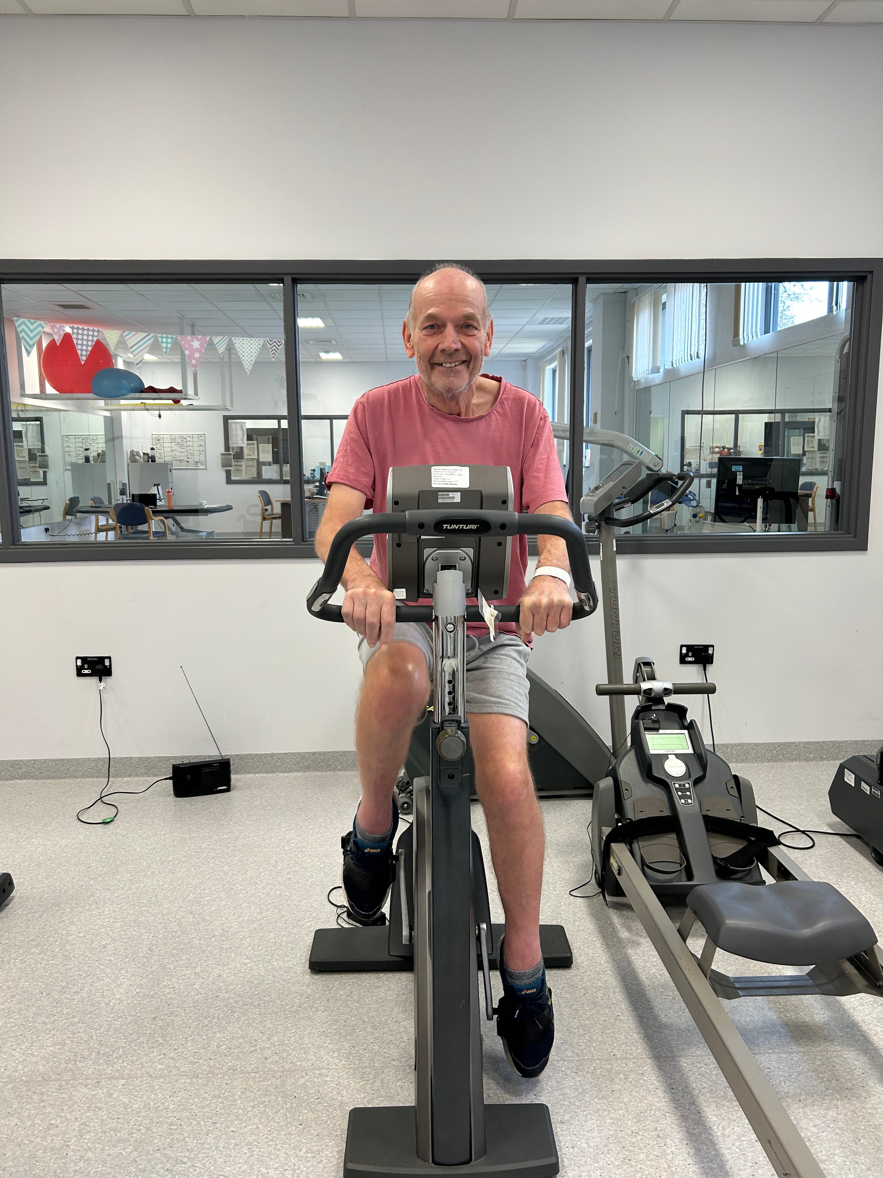 Pan Ashdown absolvoval rehabilitaci na specializovaném oddělení pro poranění páteře v nemocnici Pinderfields