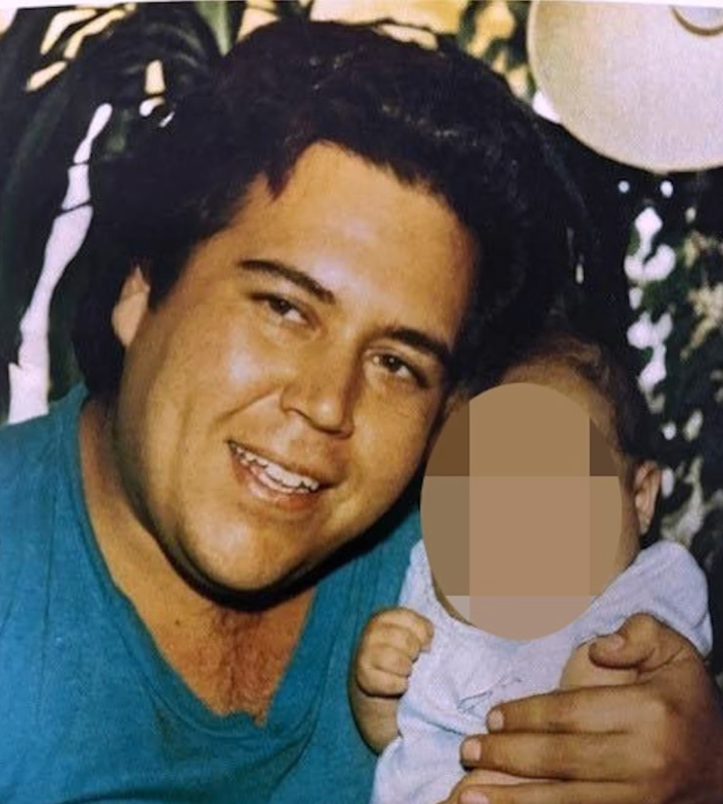 Os investigadores acreditam que Zachary Jackson, que foi encontrado morto dentro de sua casa em Hayward, Califórnia, em 17 de junho de 1993, foi assassinado em 14 de junho.