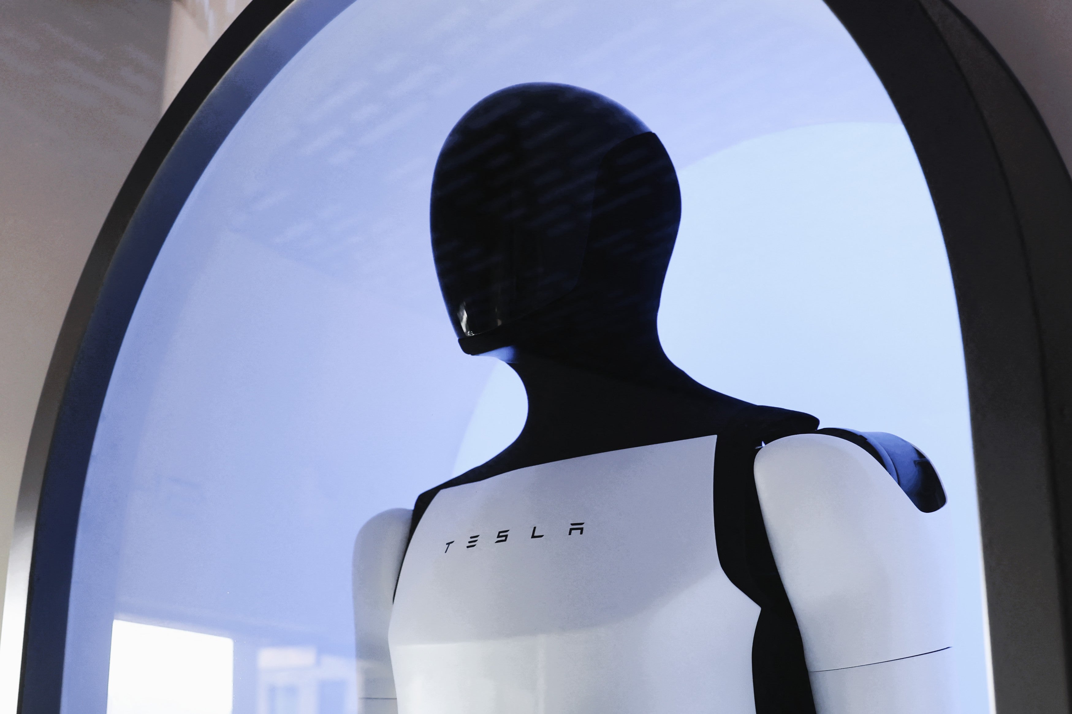 A Tesla Optimus robot is displayed on Santa Monica Blvd in the Hollywood neighborhood Los Angeles, California on 21 July, 2025