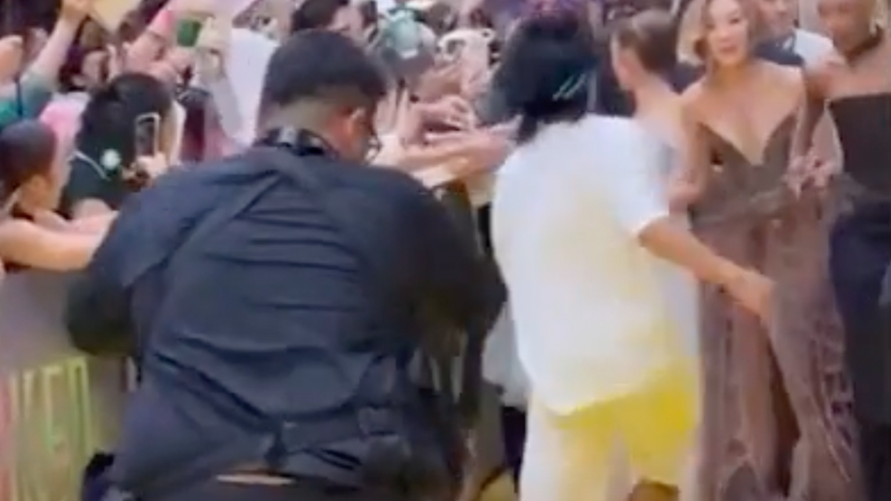 The moment Wen lunged at Grande at the ‘Wicked: For Good’ premiere in Singapore