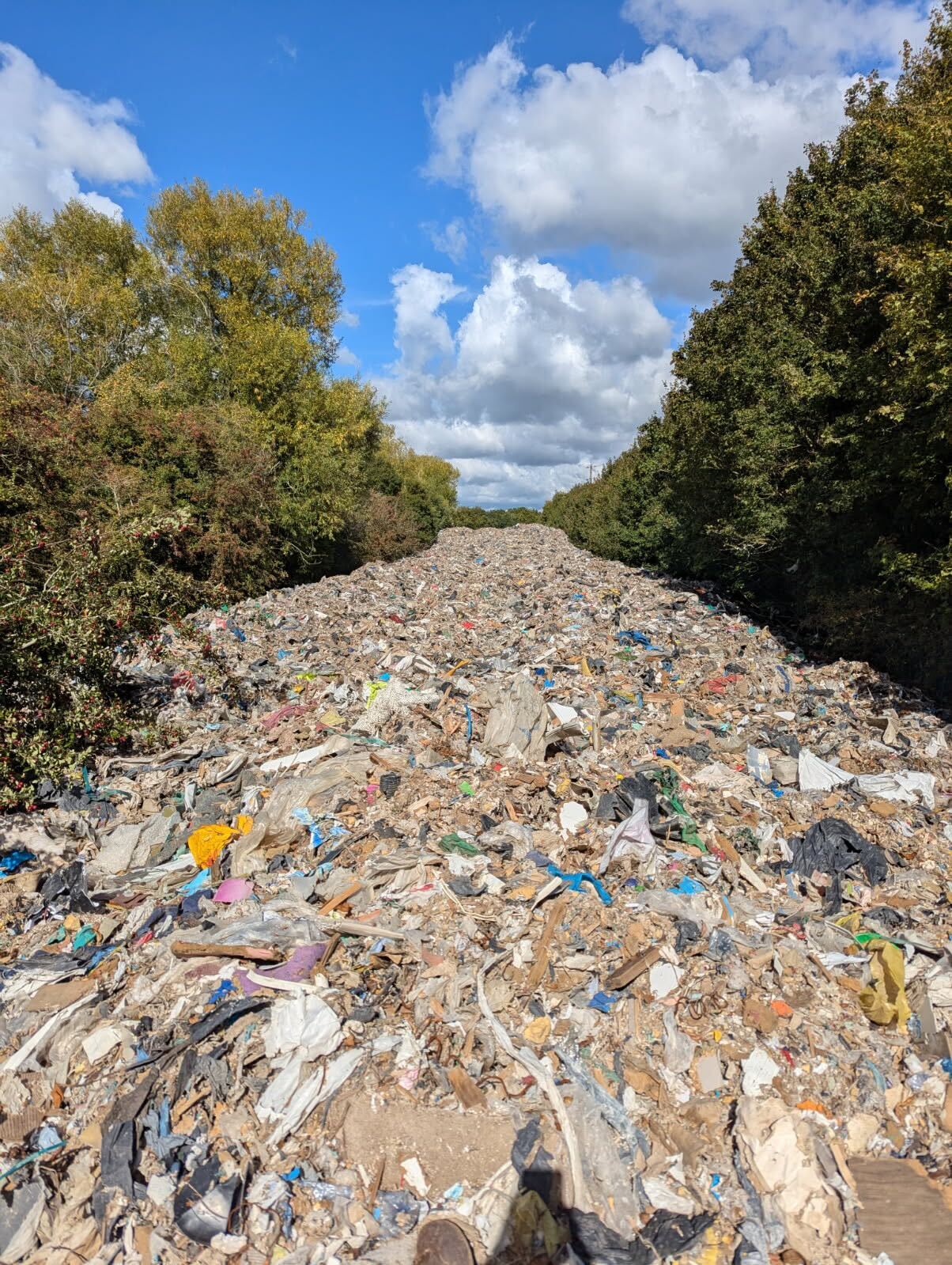 The 150m-long and 6m-high heap of waste has taken over the field next to the River Cherwell near Kidlington