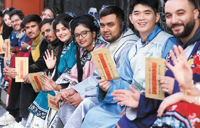 <p>Foreign tourists try on traditional Shanxi merchants’ costumes in Jinzhong, Shanxi province, on 15 October. </p>