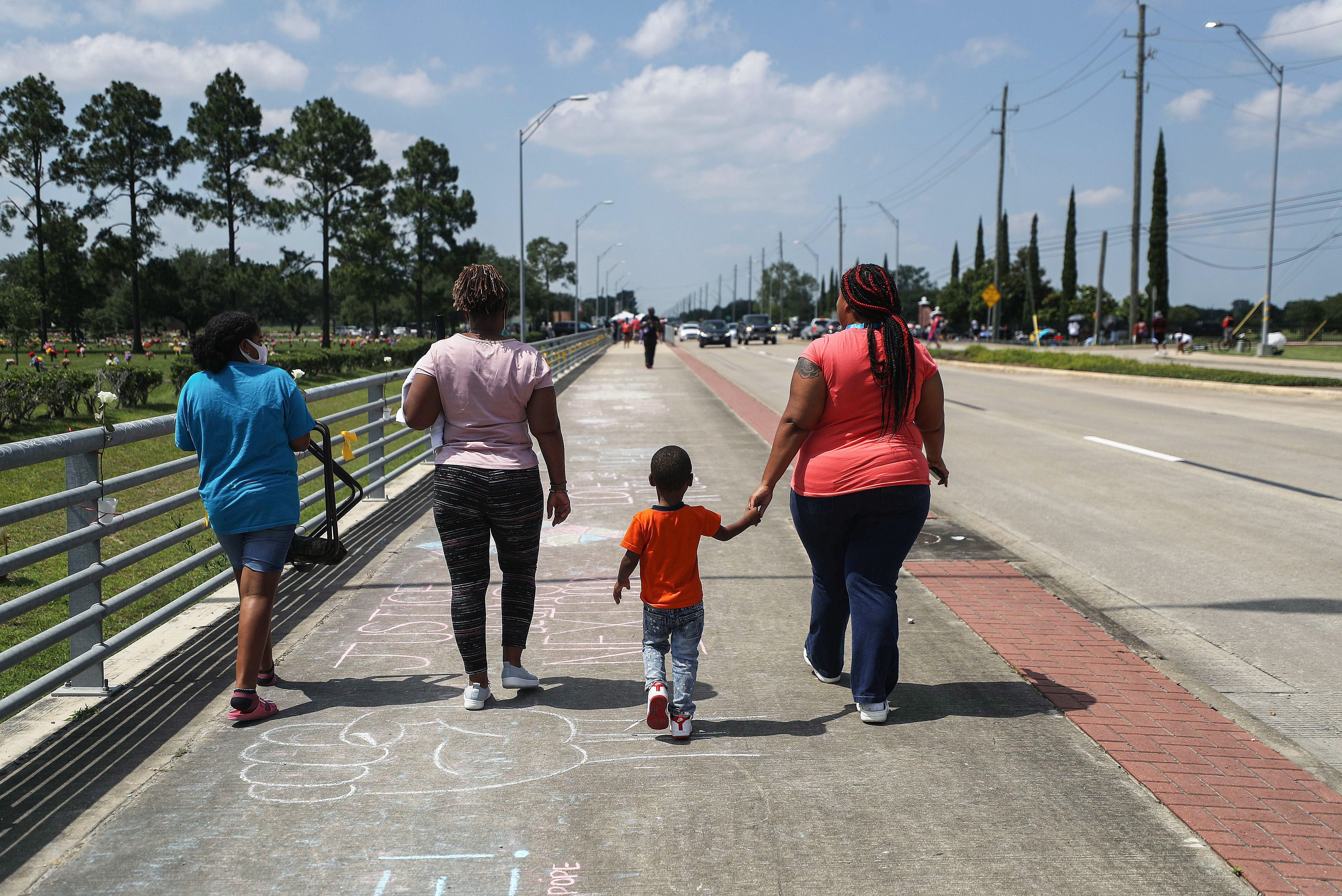 The survey found Democrats more likely to cite financial reasons for smaller families, while Republicans were least supportive of expanded government assistance