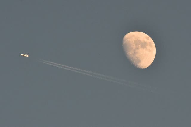 <p>Trails behind an aircraft in the sky</p>