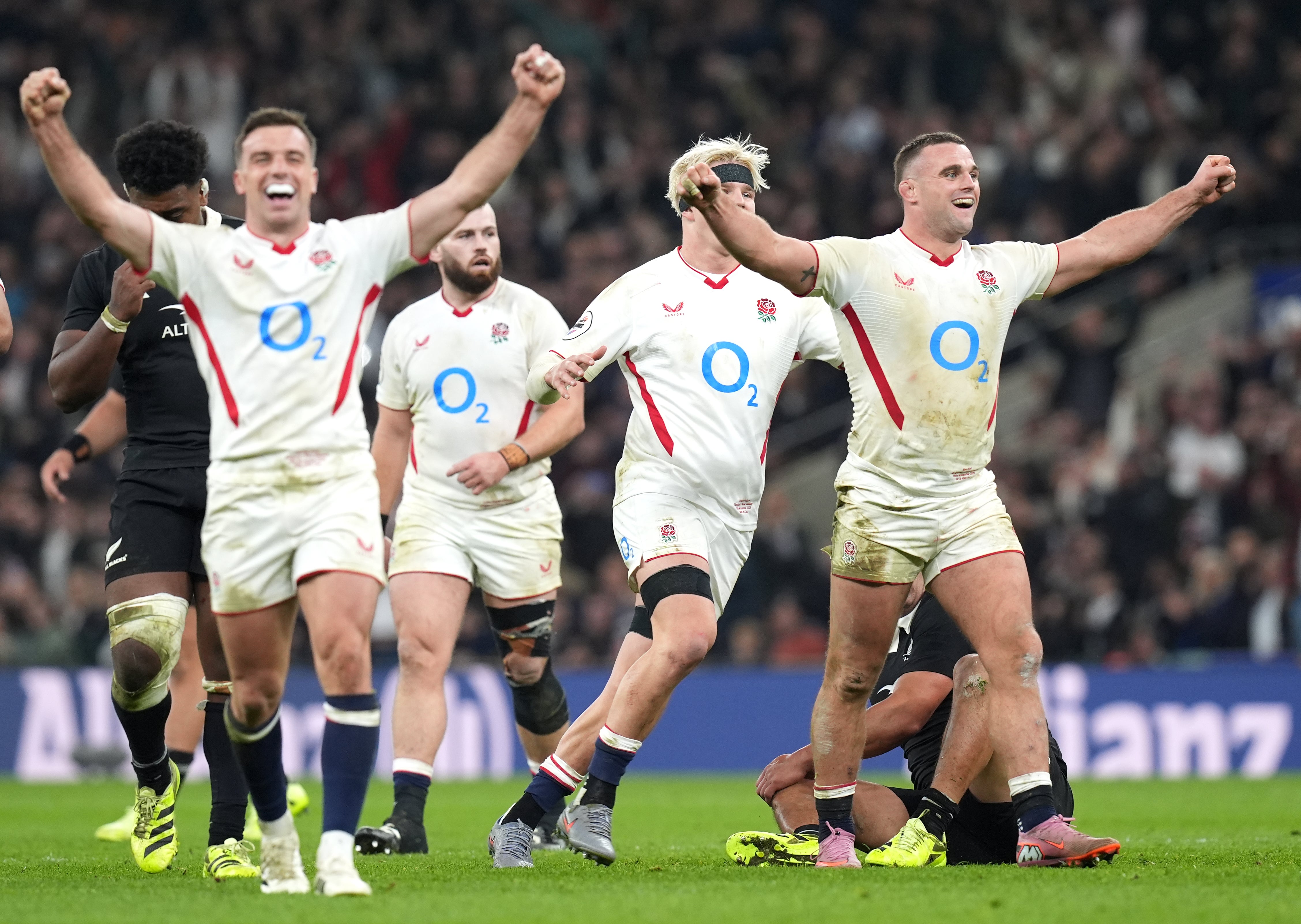 England’s Ben Earl (right) celebrates beating New Zealand