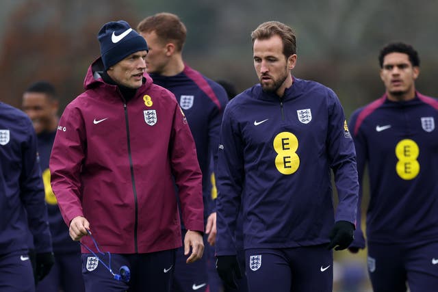 <p>Thomas Tuchel in discussion with Harry Kane in training</p>