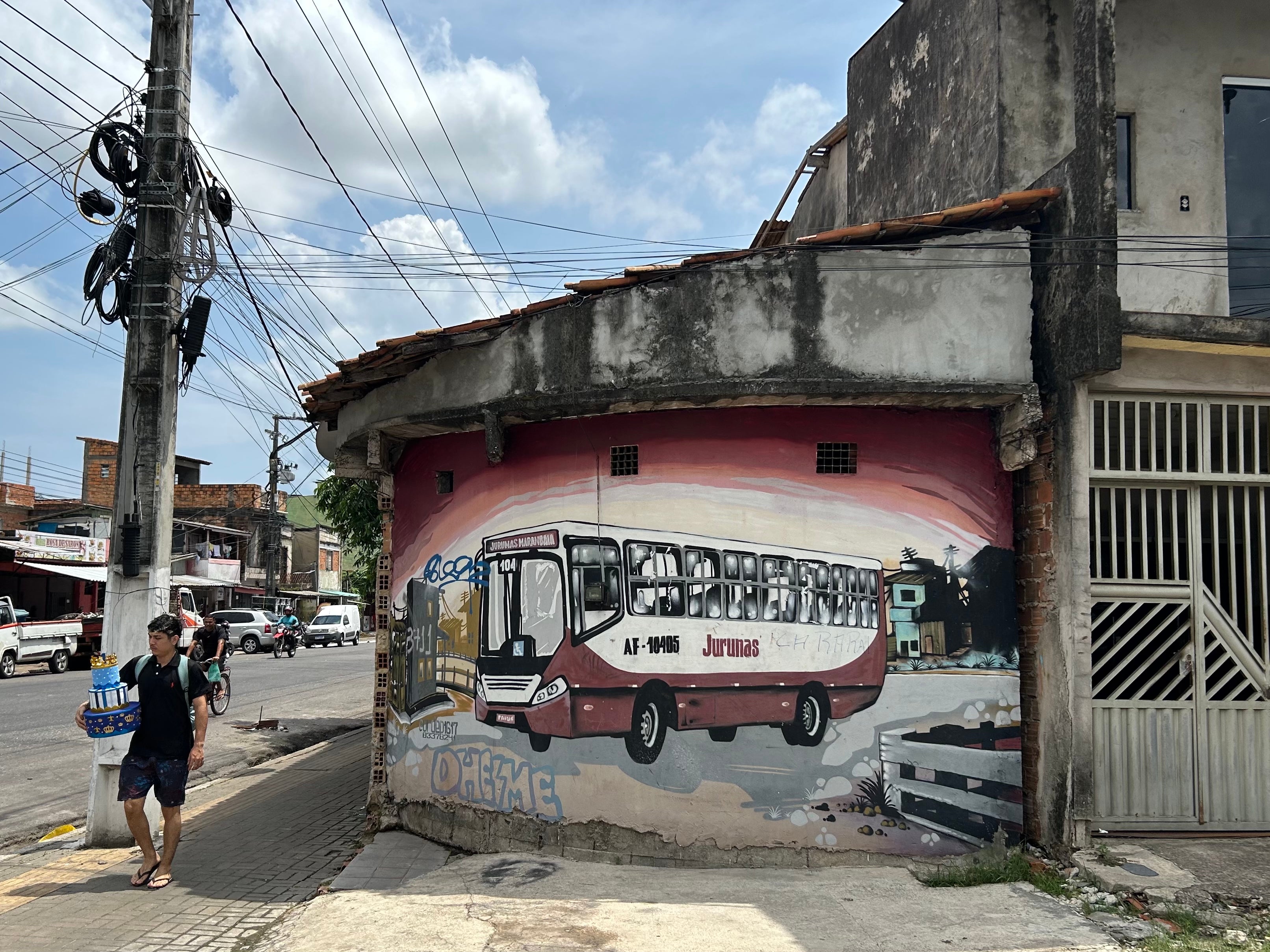 Graffiti in Jurunas baixada. Residents told The Independent that their buses become unbearable during times of extreme heat – while Cop30 delegates enjoy air-conditioned buses