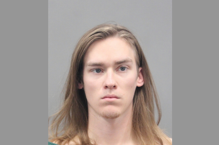 A polícia diz que Tyler Matthew Johns, de 22 anos, atirou e matou um menino de 11 anos durante um incidente de violência no trânsito nos arredores de Las Vegas.