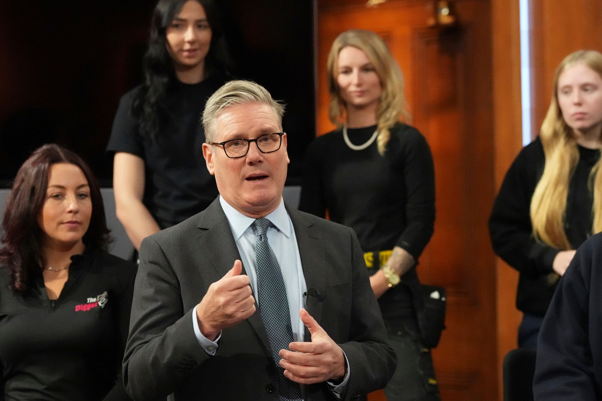 A new poll has shown that almost half of Labour voters want the PM out of No 10 before the next election