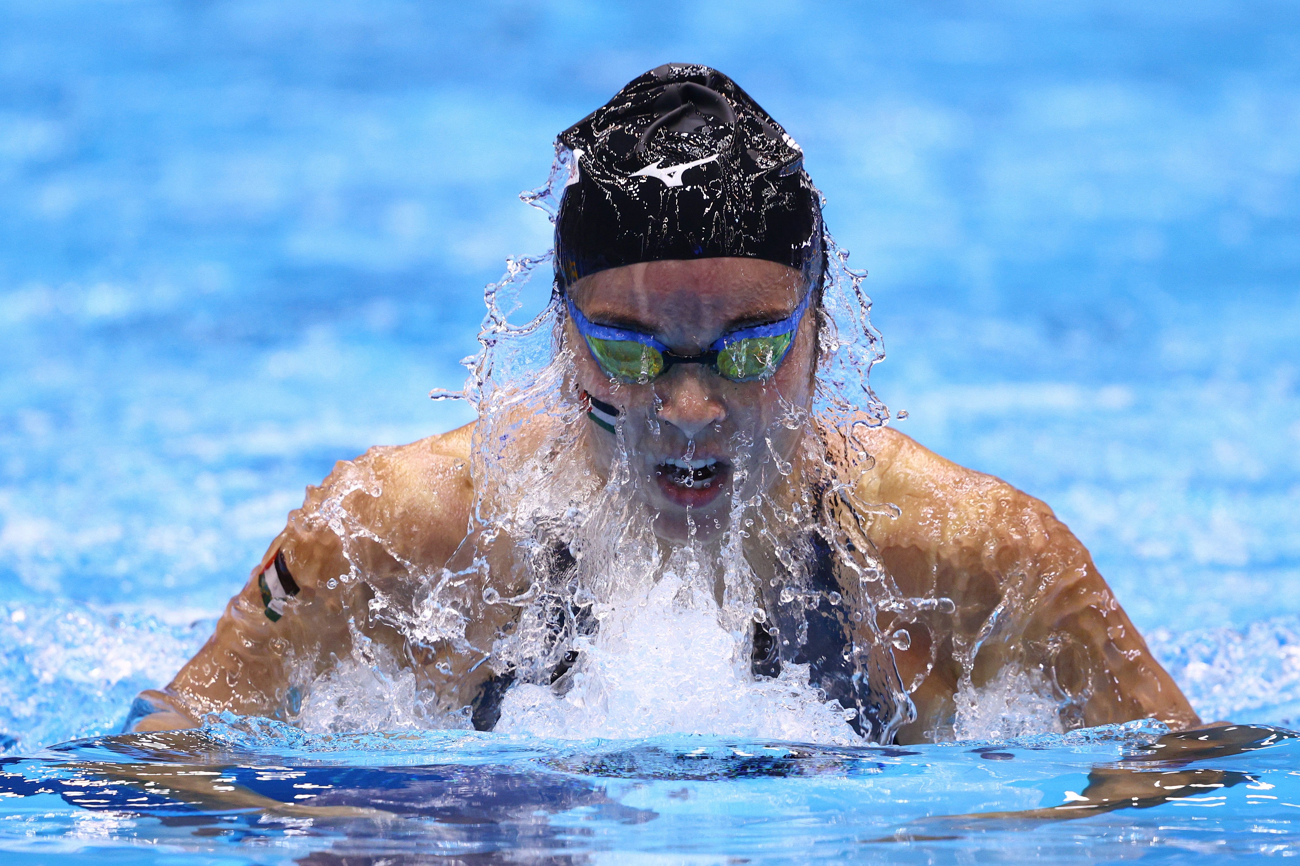 Tarazi soutěží s palestinskou vlajkou na obličeji a paži