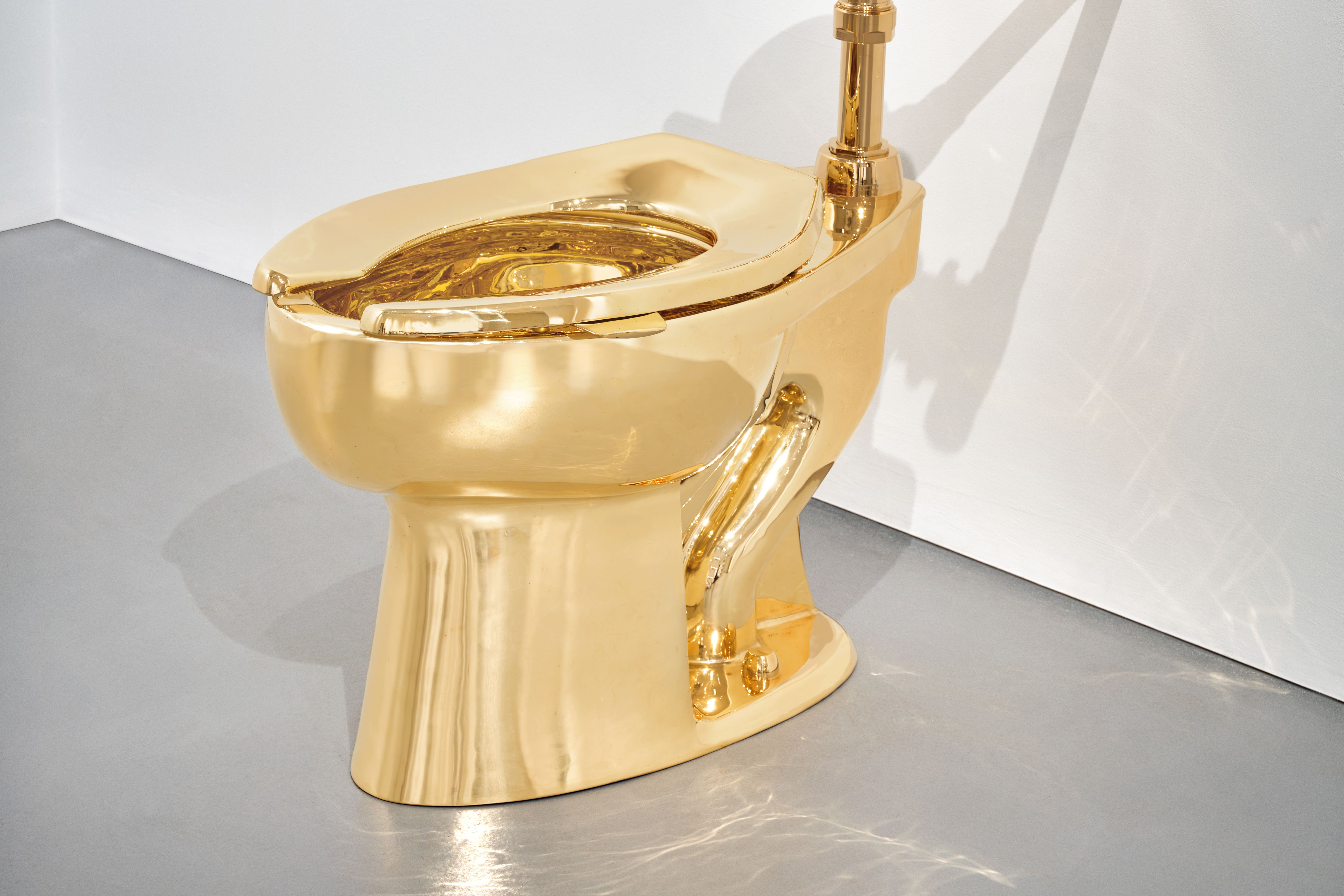 Maurizio Cattelan’s golden toilet weighs 101.2kg