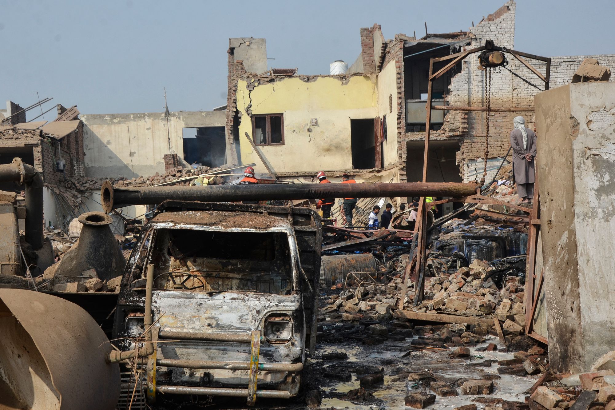 <p>Rescue workers search for survivors after an explosion at a factory in Faisalabad, Pakistan, on 21 November 2025 </p>