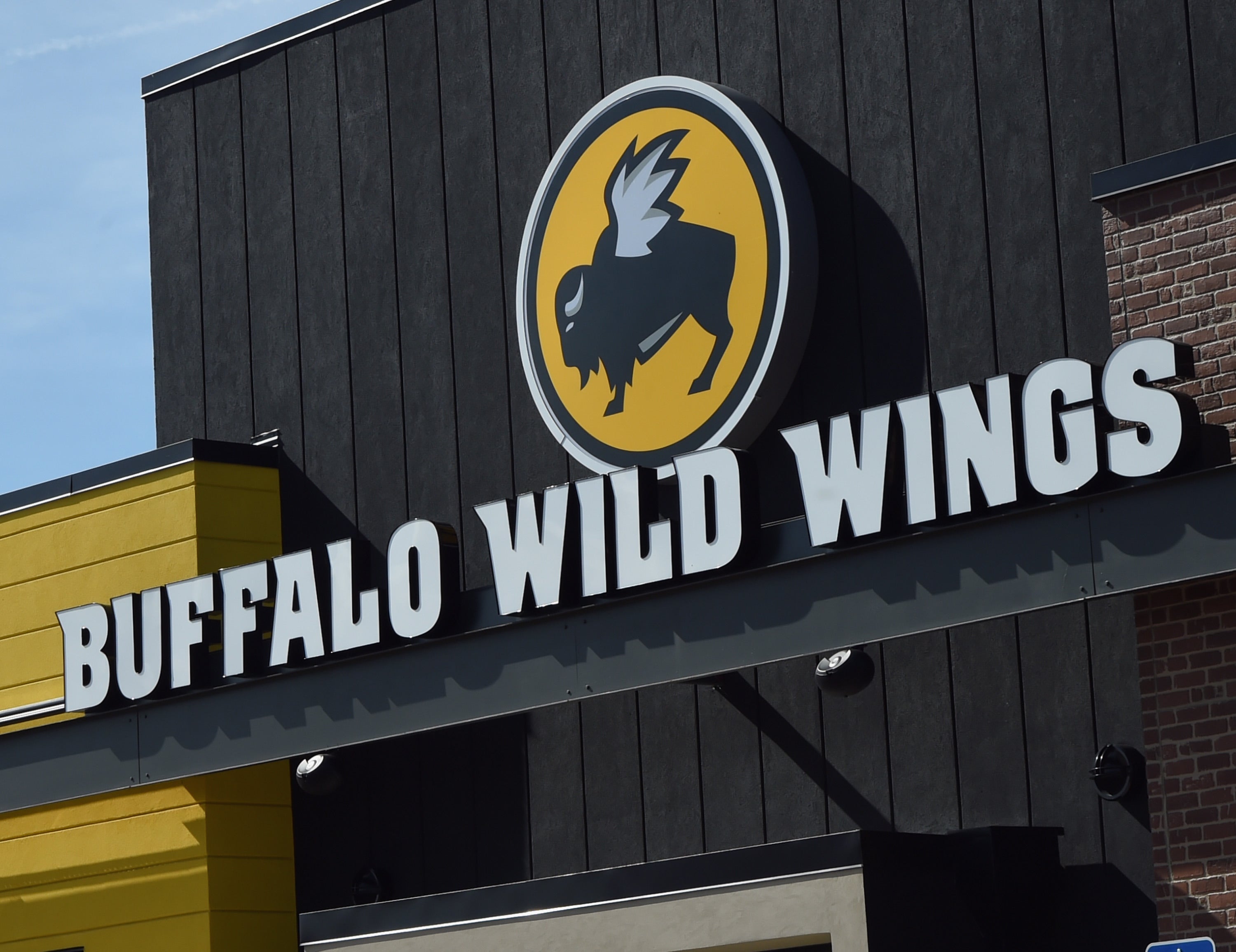 A highly disturbing incident allegedly played out at a Buffalo Wild Wings restaurant in Northern Virginia, according to a disabled vet and his wife, who are both Black.