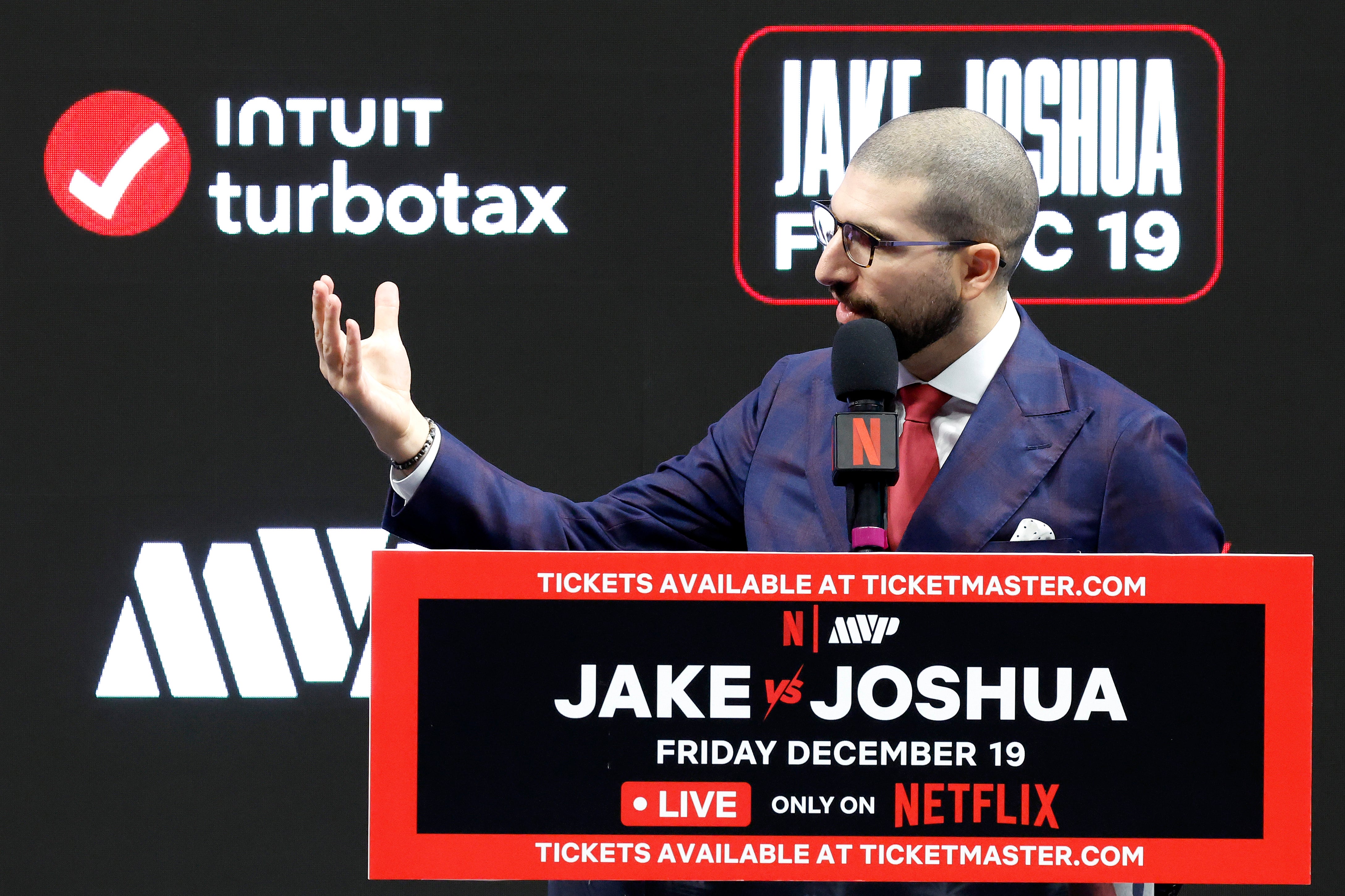 Ariel Helwani hosted proceedings