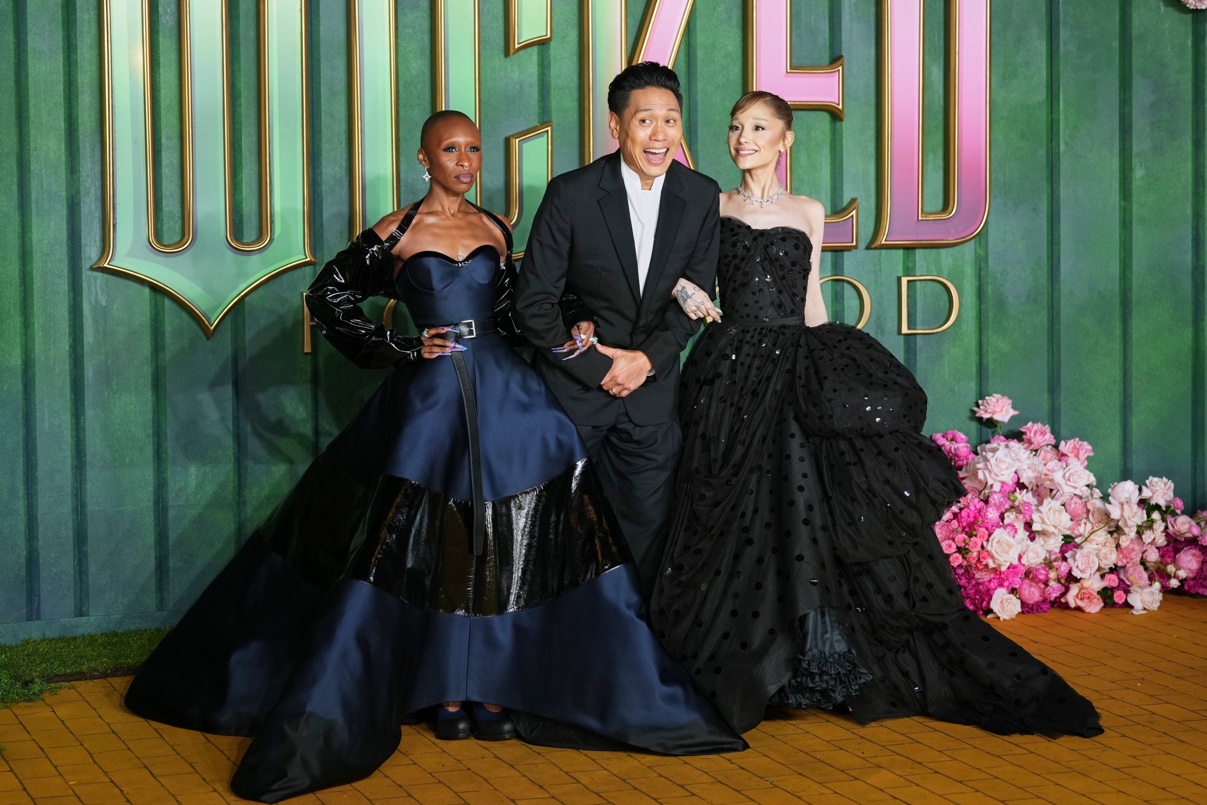 Cynthia Erivo, Jon M Chu e Ariana Grande na estreia europeia de 'Wicked: For Good'