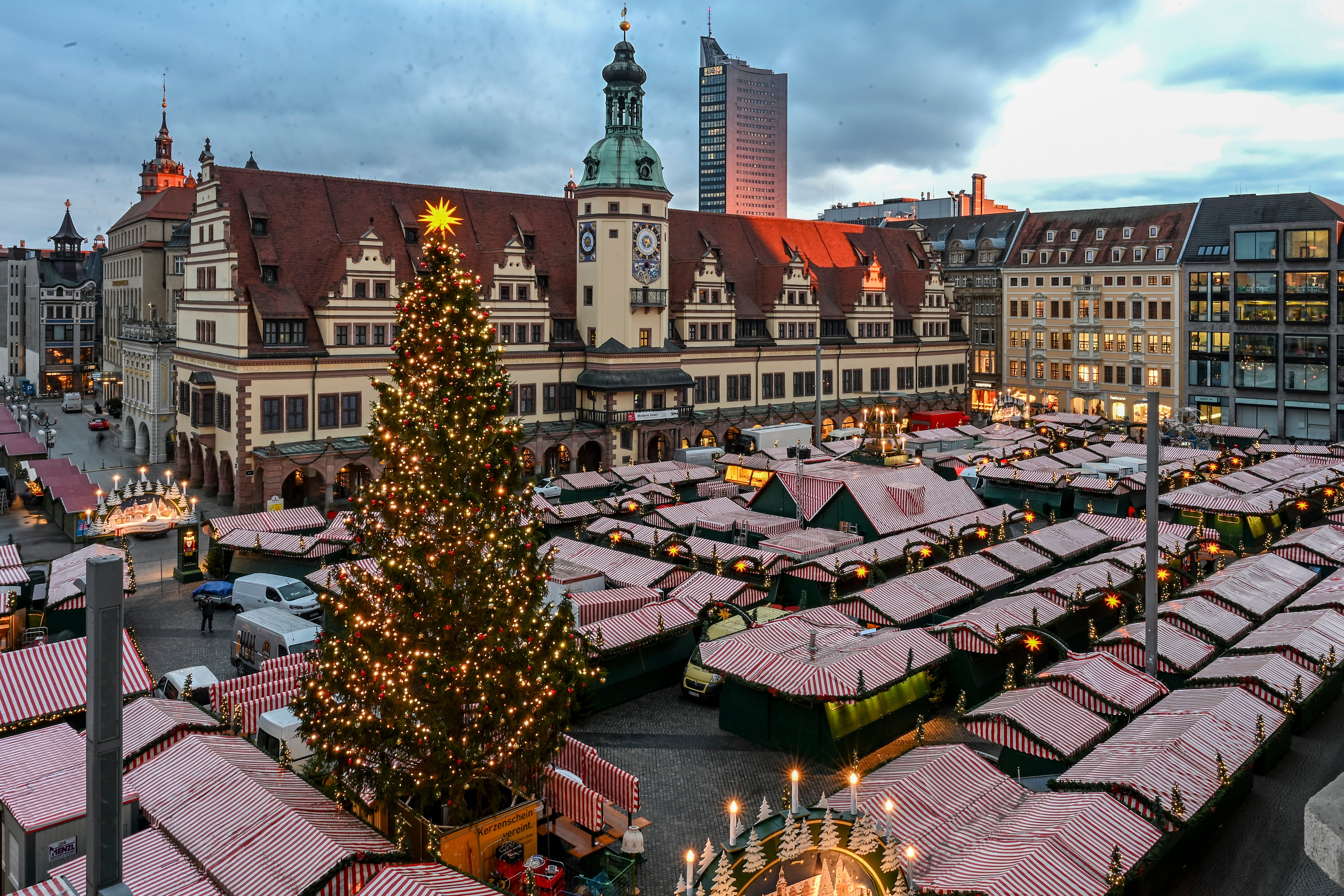 <p>The Christmas tree at Leipzig's Christmas market is illuminated during a lighting rehearsal, in Leipzig, Germany.</p>