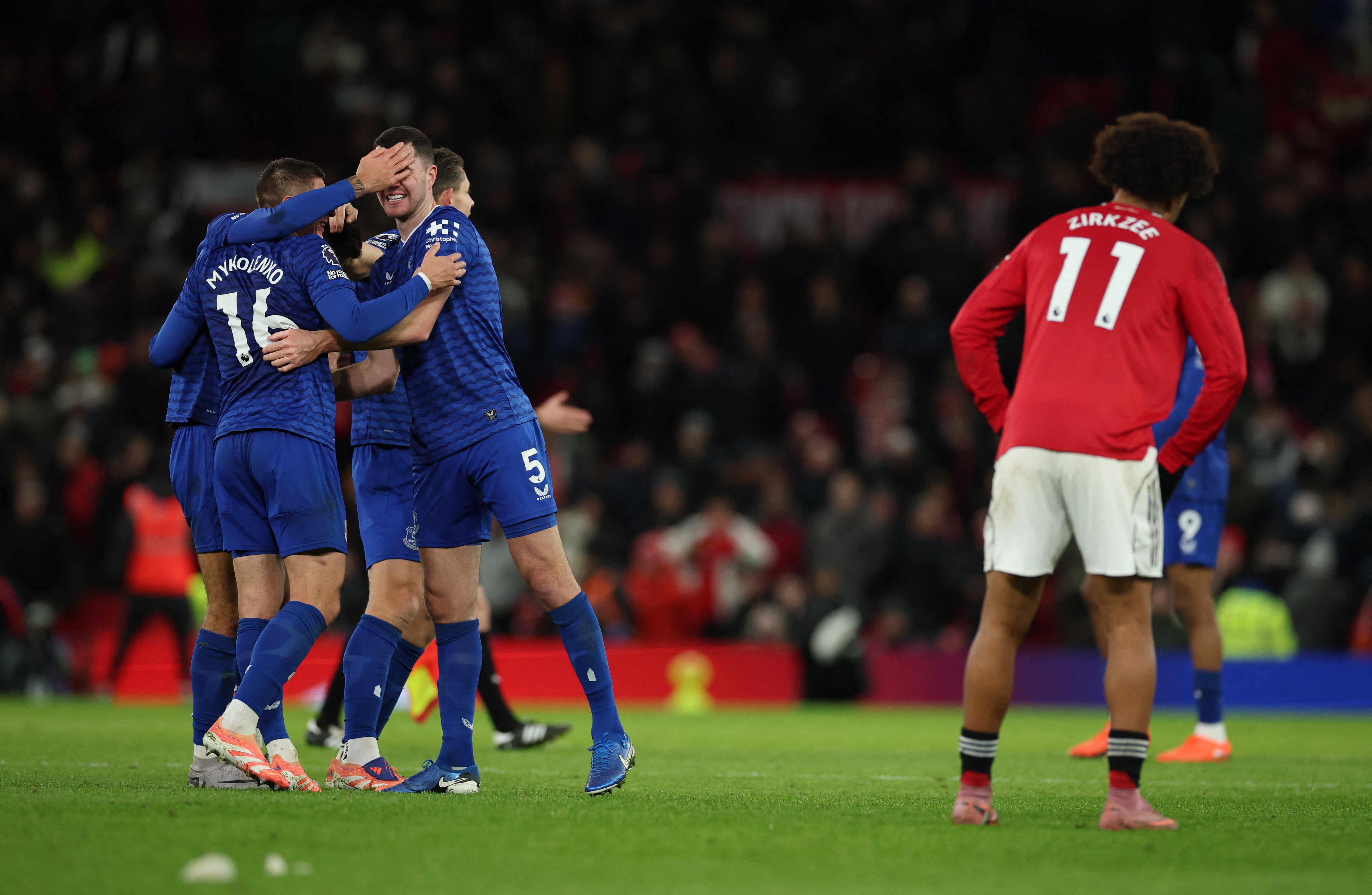 Everton held on despite playing with 10 men for 77 minutes