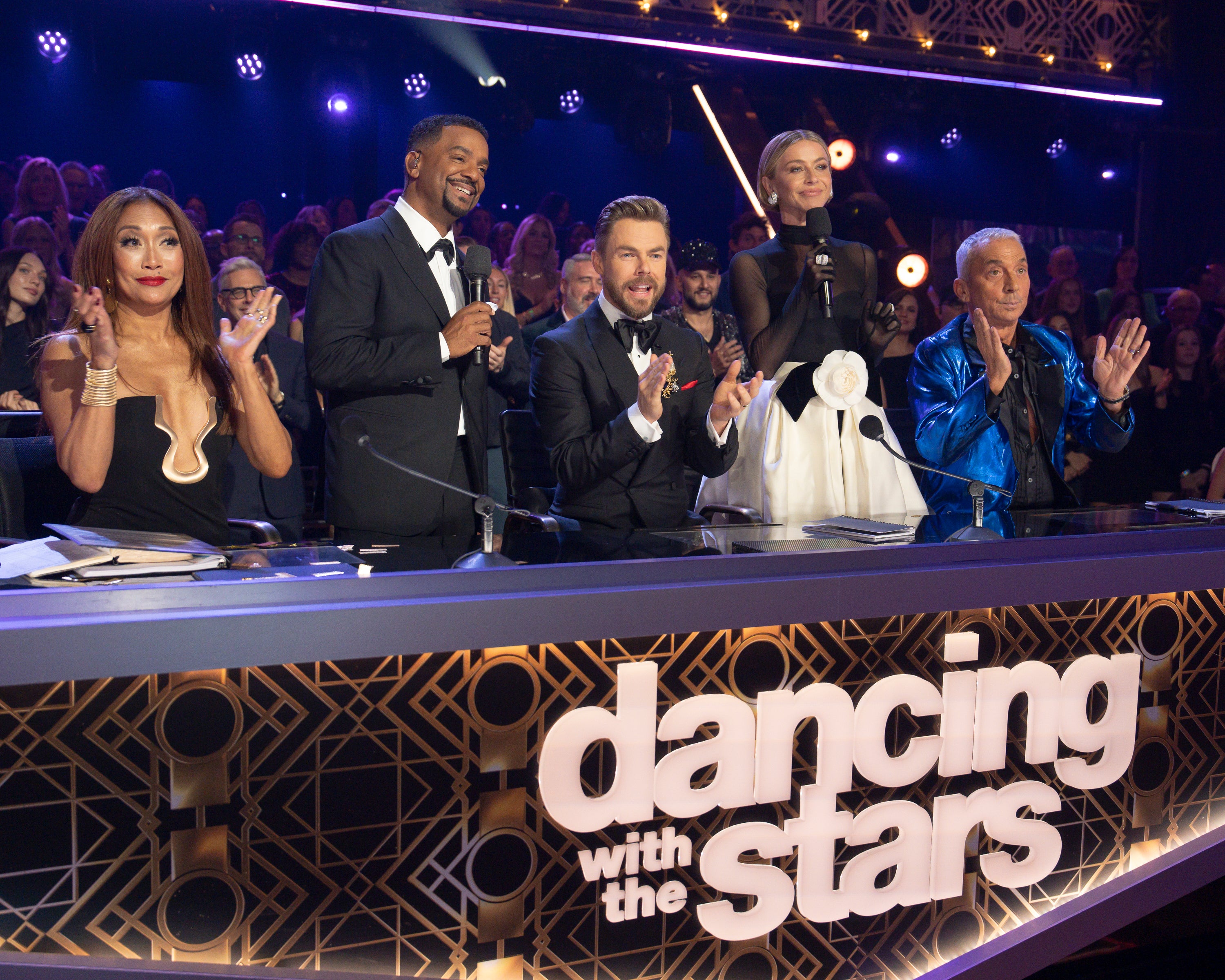 'Dancing with the Stars' judge Carrie Ann Inaba snapped at a heckler during the show's live season finale
