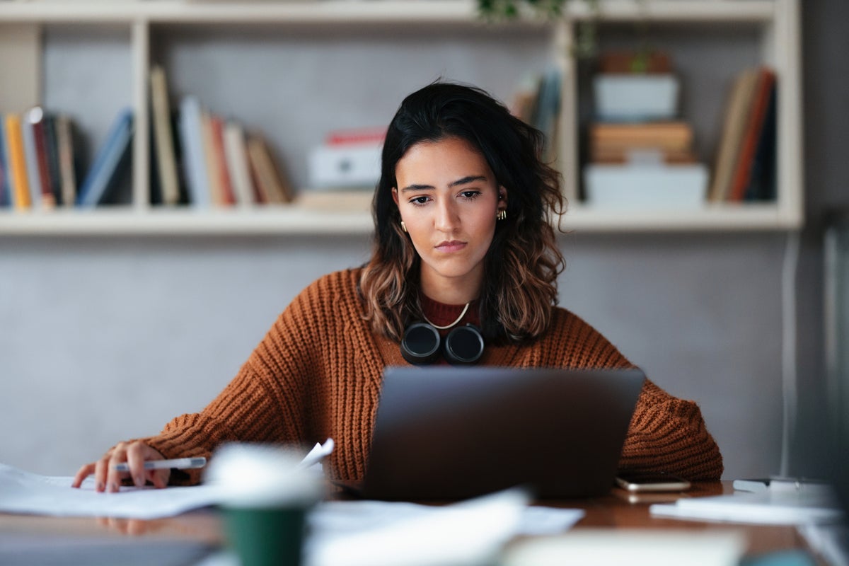 Do women really need to pretend they are men on LinkedIn to get their posts seen?