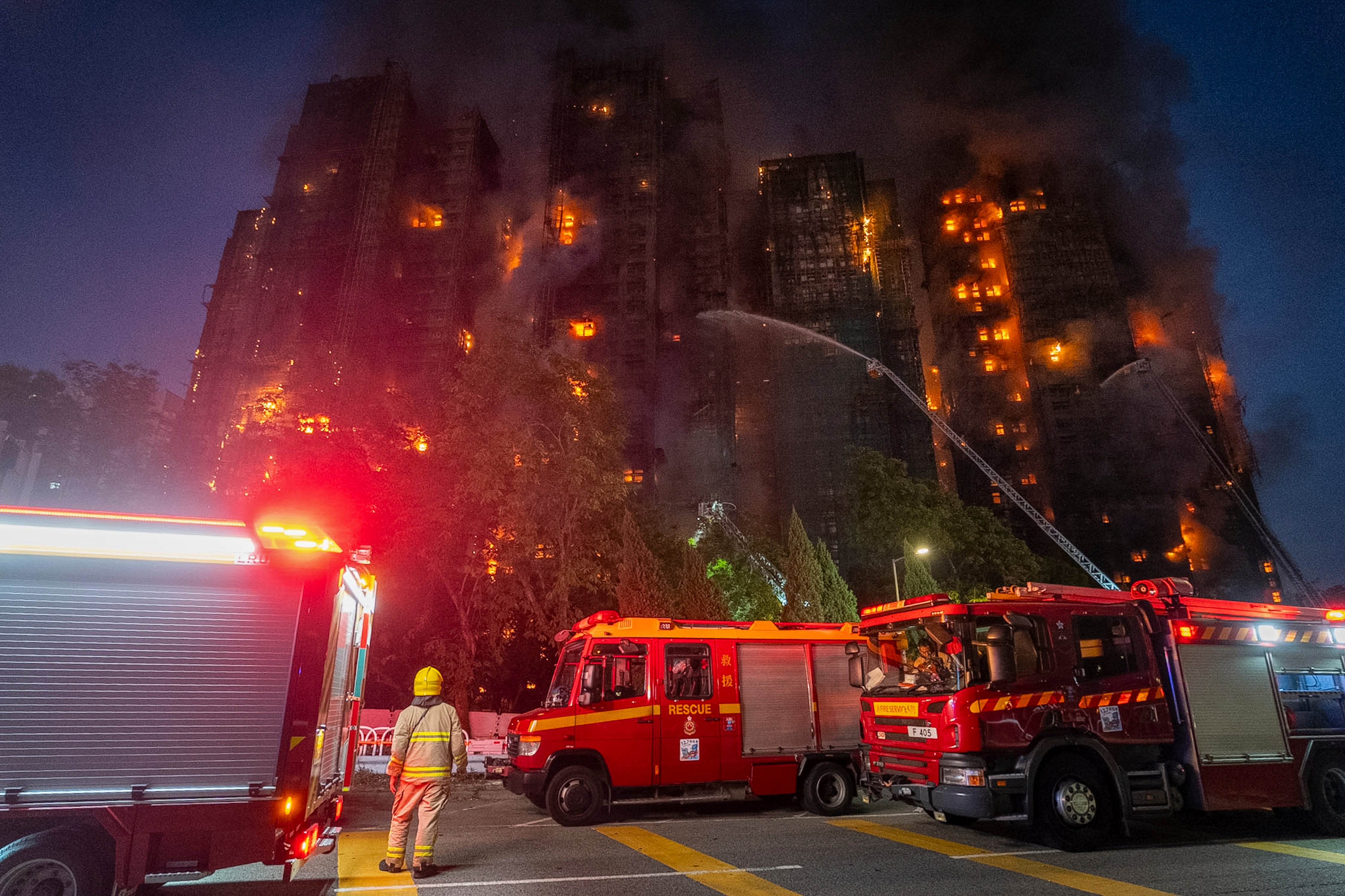 APTOPIX Hong Kong Fire