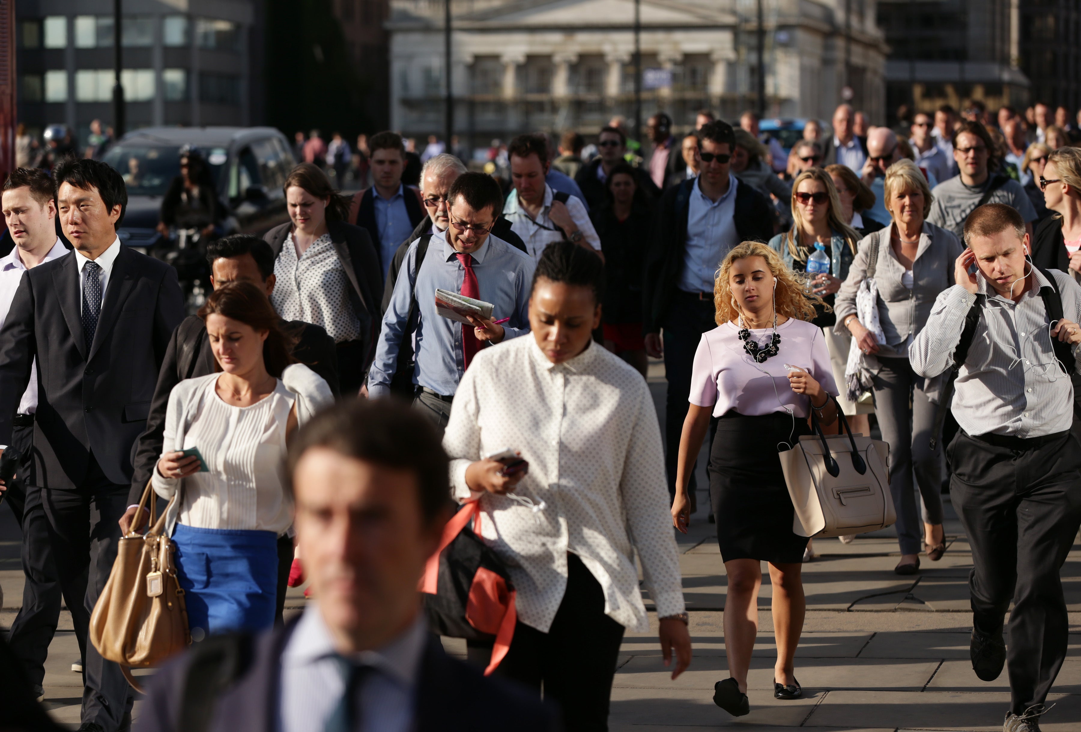 The number of international workers coming to the UK is falling, net migration figures show