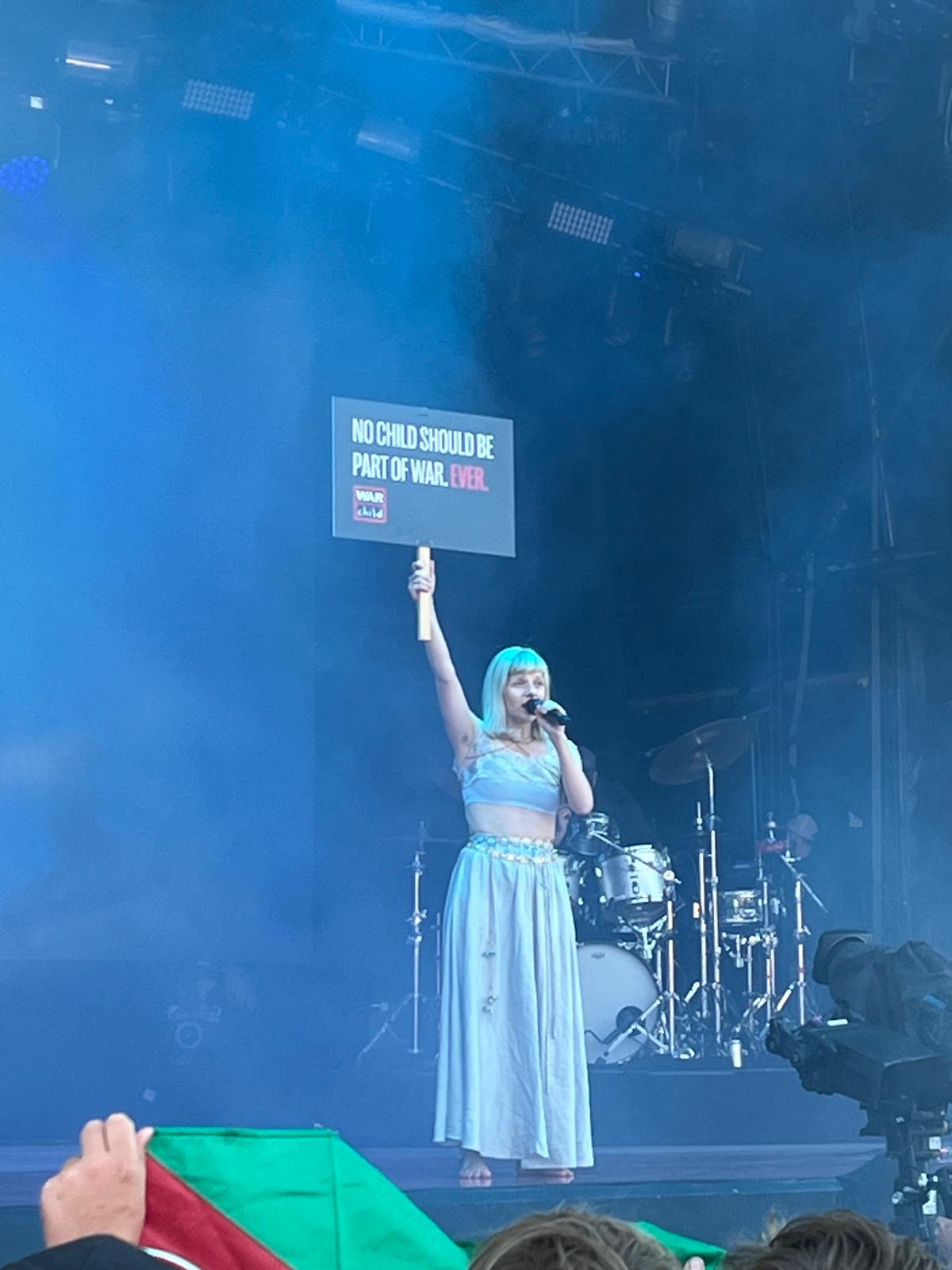O concerto da Union Chapel é o mais recente evento no relacionamento contínuo de Aurora com War Child.