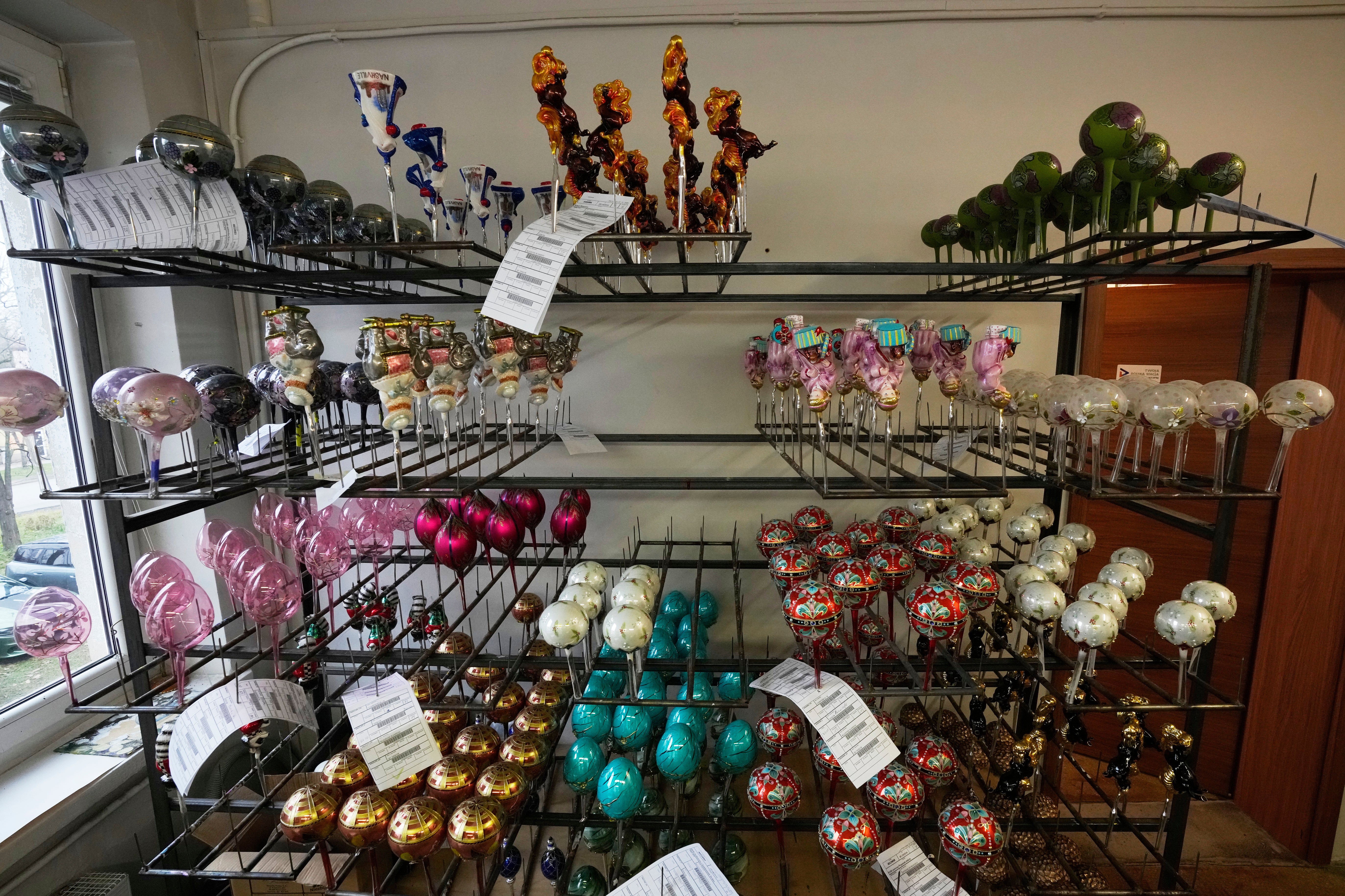 GlitterLab prides itself on its unique craftsmanship, promising on its website ‘the ability to create shapes and designs that glass will not normally take’